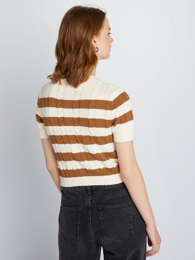 Krótki sweter w paski - BEŻOWY