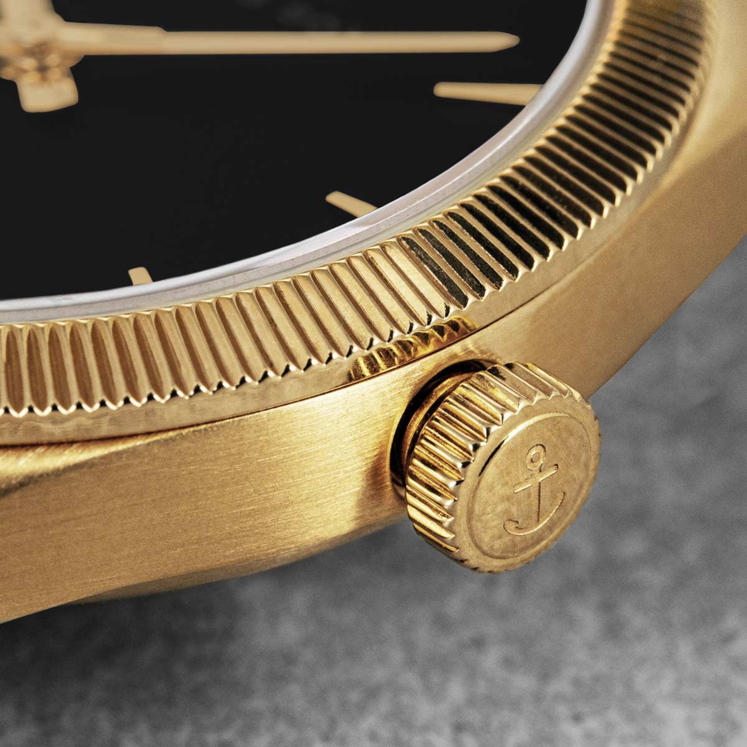 Acier noir Crush Gold