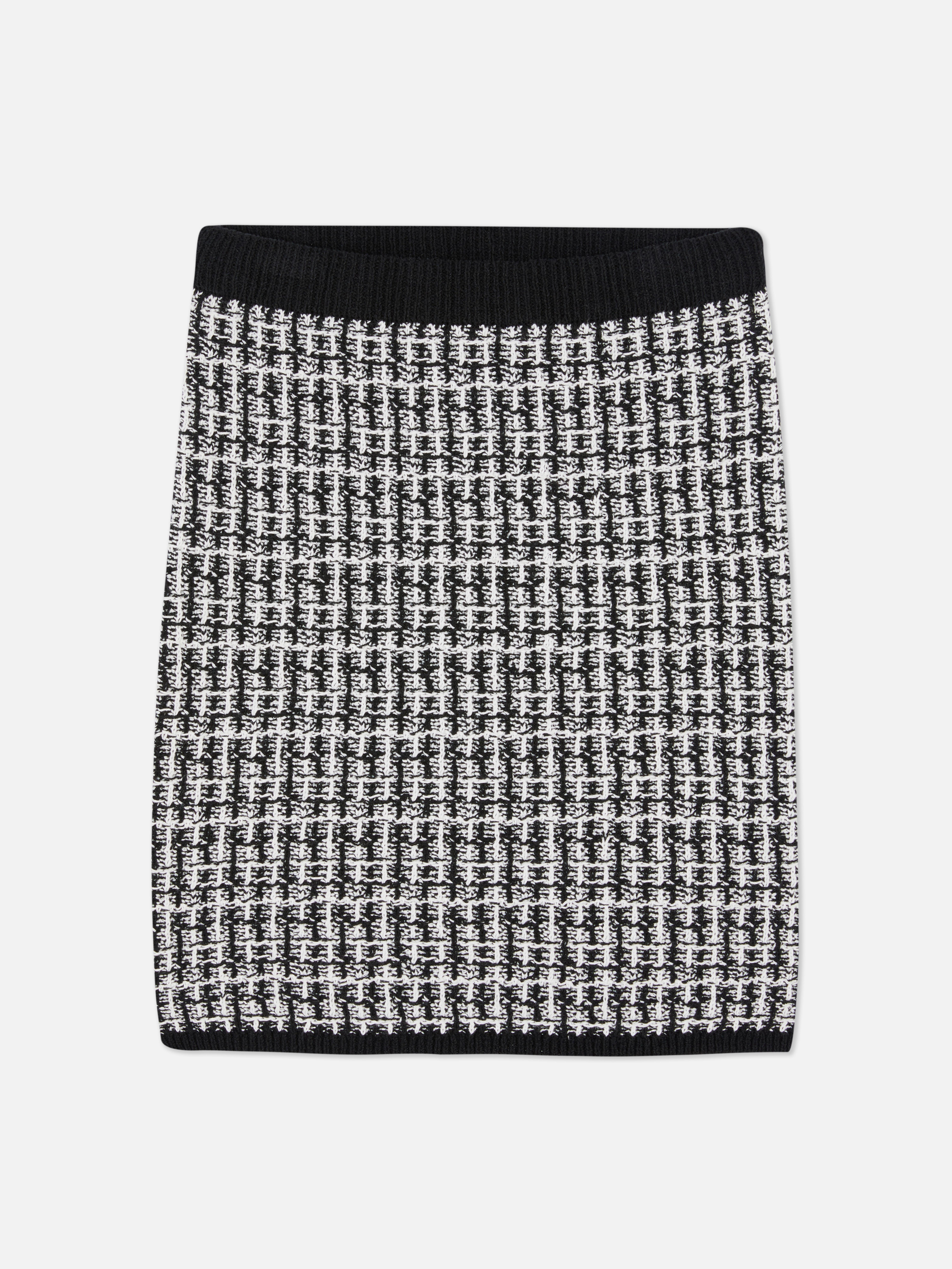 Tweed mini skirt A tweed mini skirt with an elastic waistband and ribbed hem