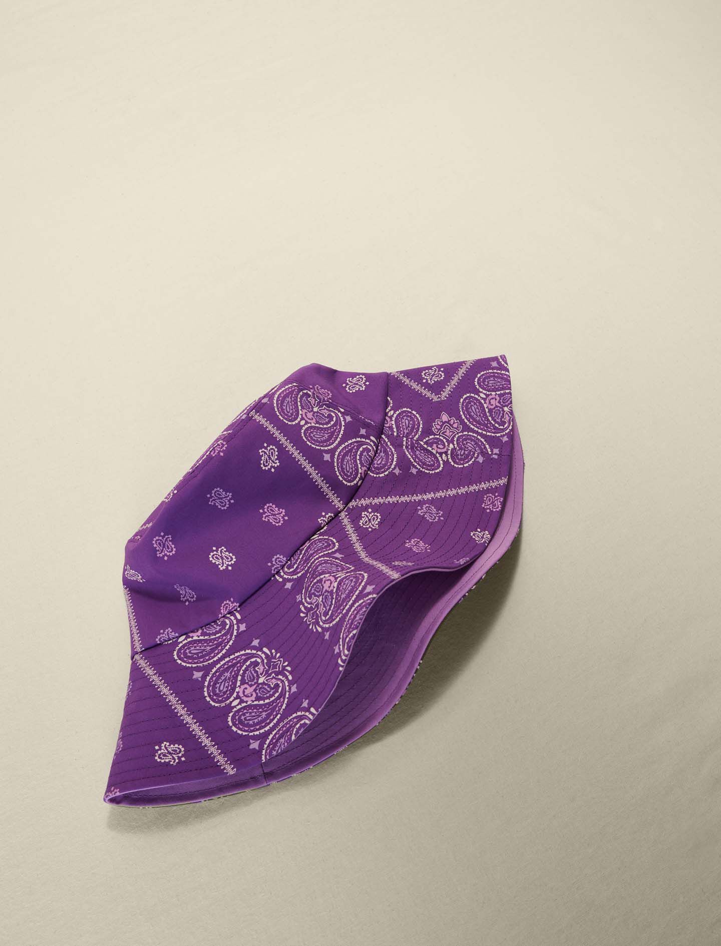 Bob met paisleyprint - Paarse bandana