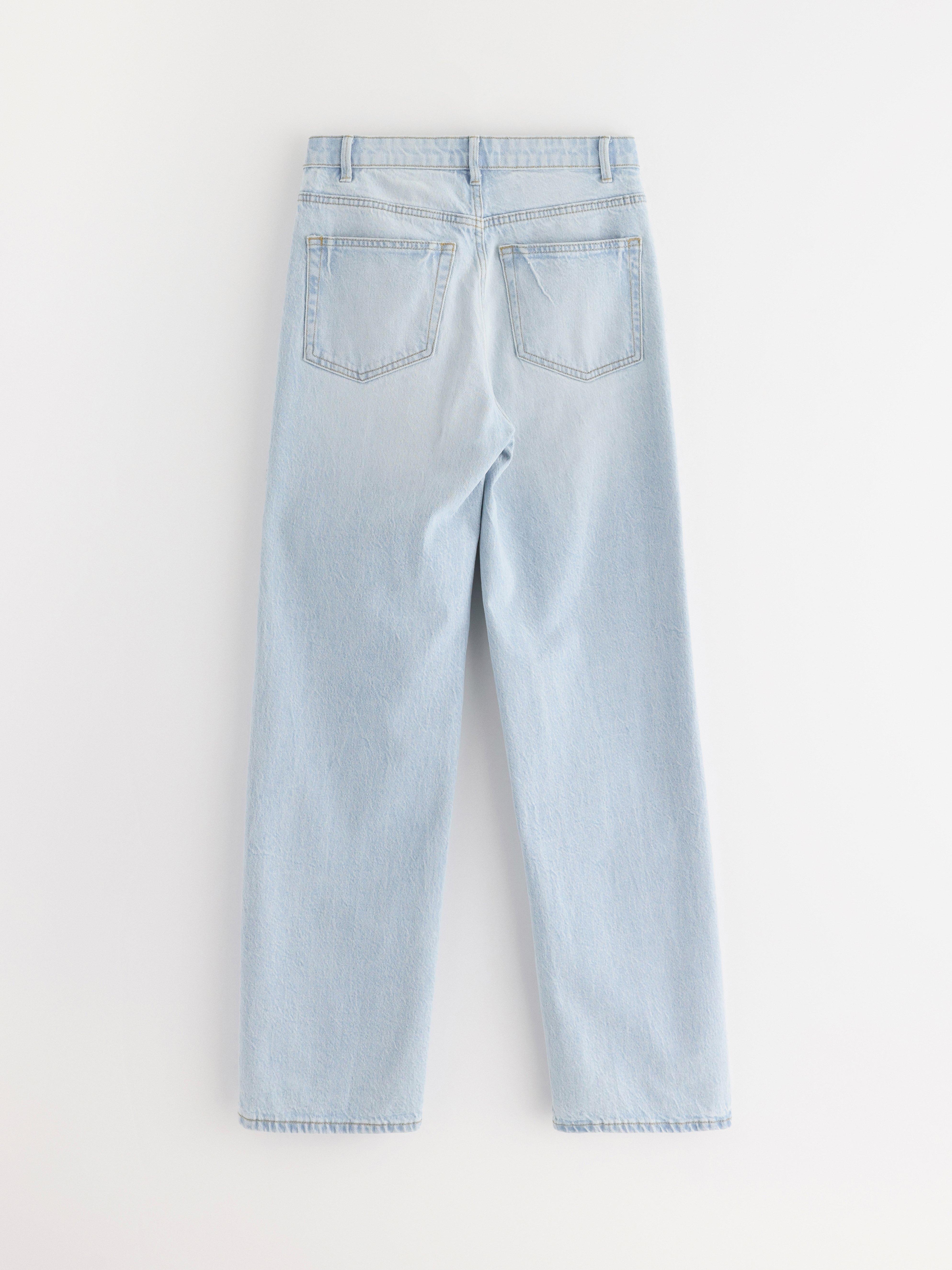 Calça jeans WIDE Hanna com leve elastano. Denim lavado.