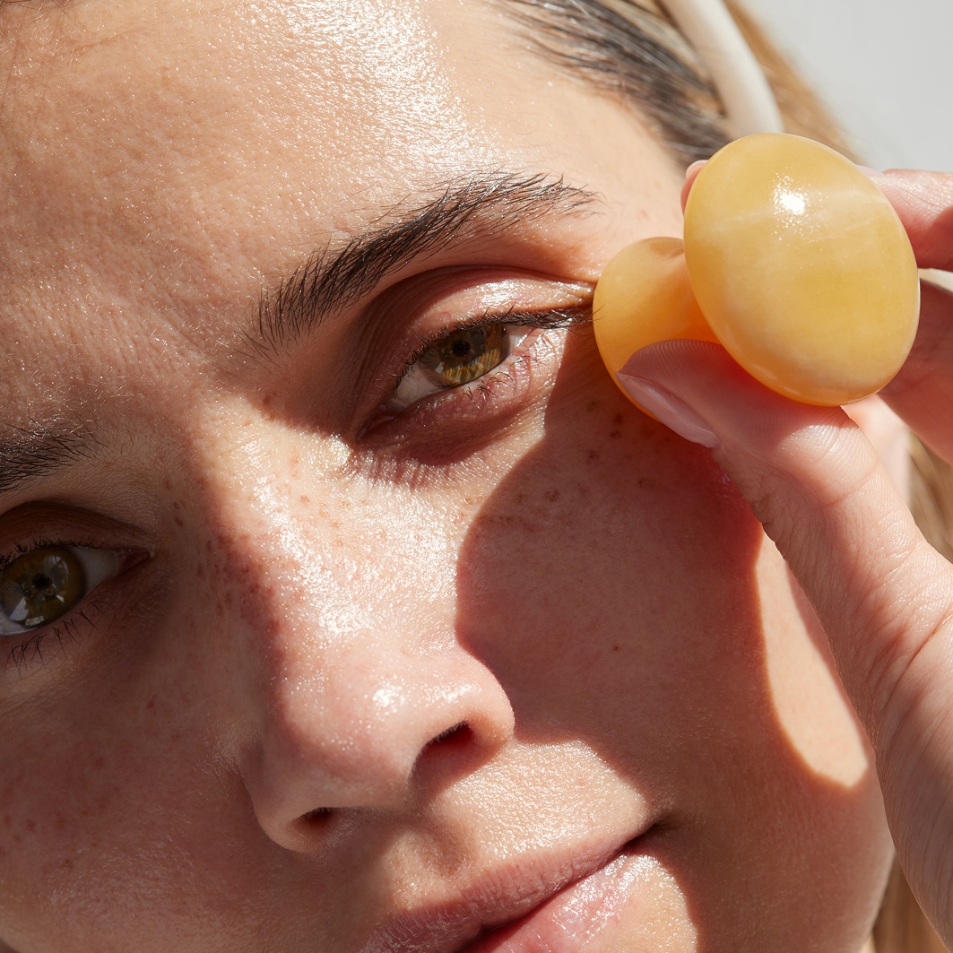 Appareil de massage facial Gua Sha IRÄYE pour le visage et les yeux – 1 pièce
