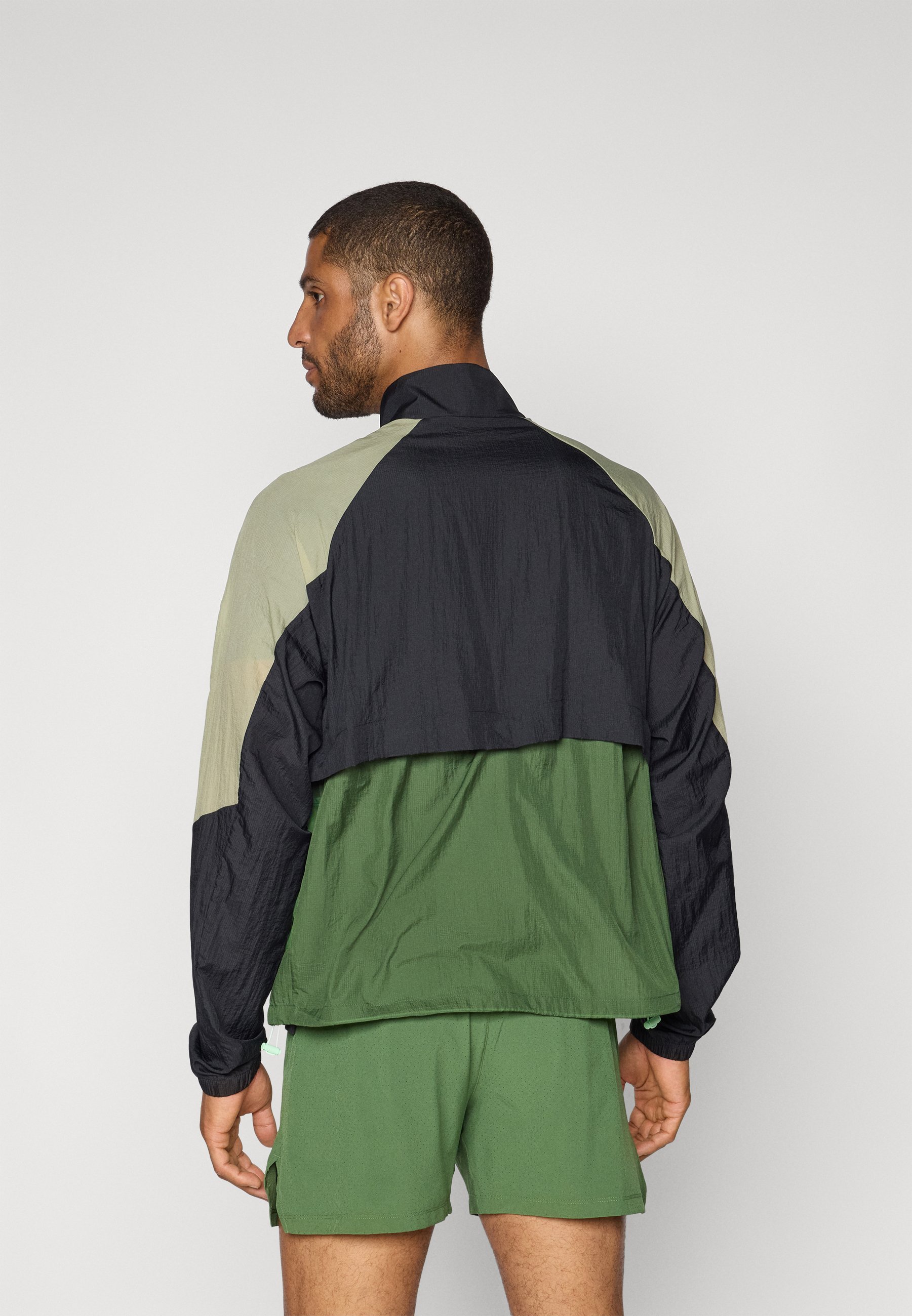 Giacca New Balance BETTER RUN RESISTENTE ALL'ACQUA - Antivento - giarrettiera