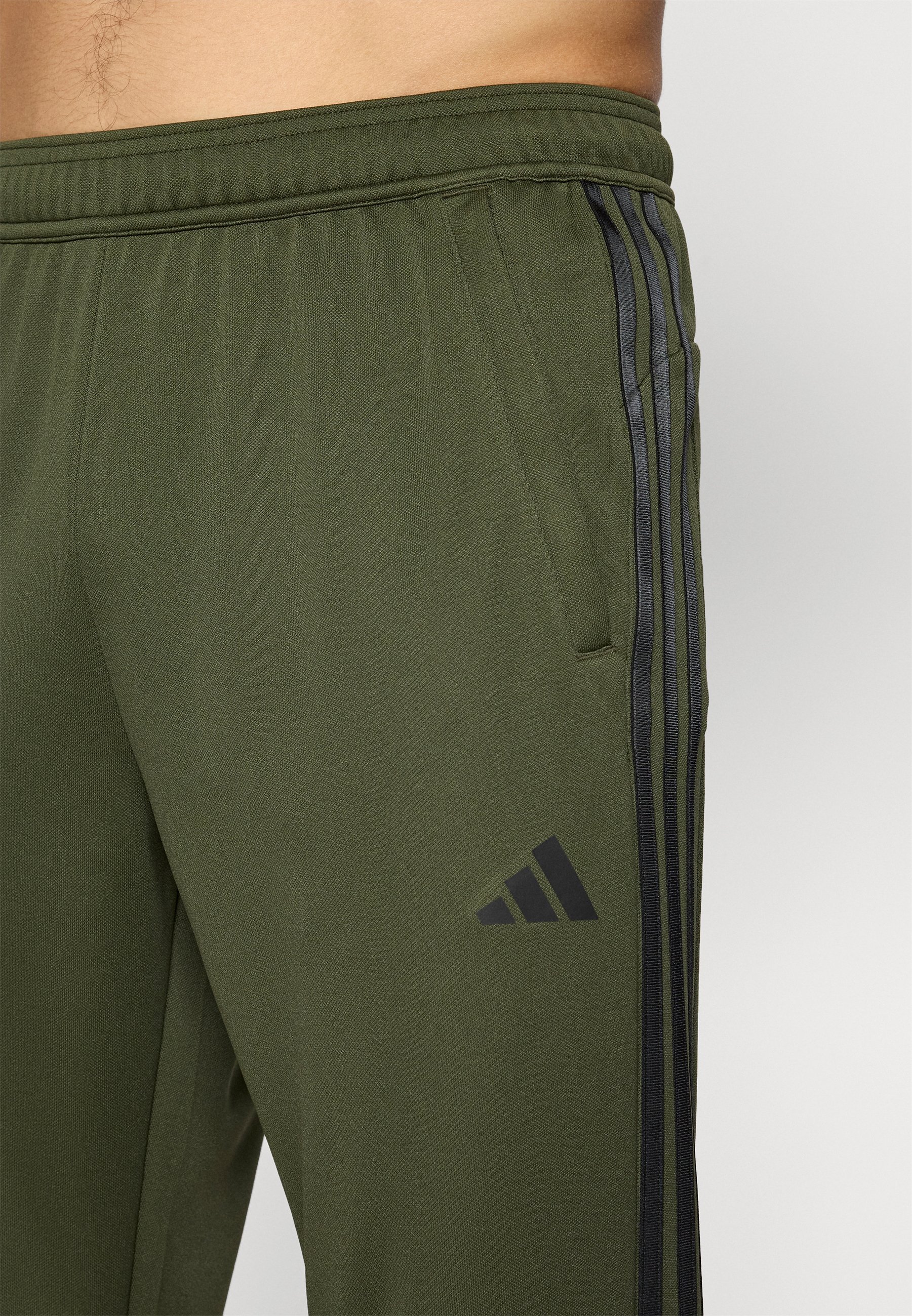 adidas Performance TRAIN ESSENTIALS 3-STRIPES - Pantaloni della tuta - grigio scuro/nero