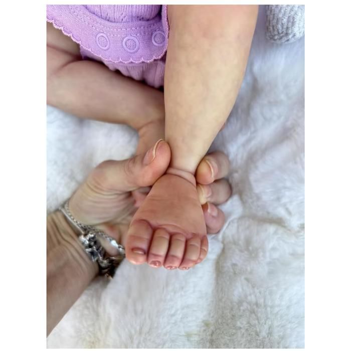 Muñeca reborn realista de 49 cm con cuerpo suave y articulado, chupete y biberón – Bebé reborn de primera calidad