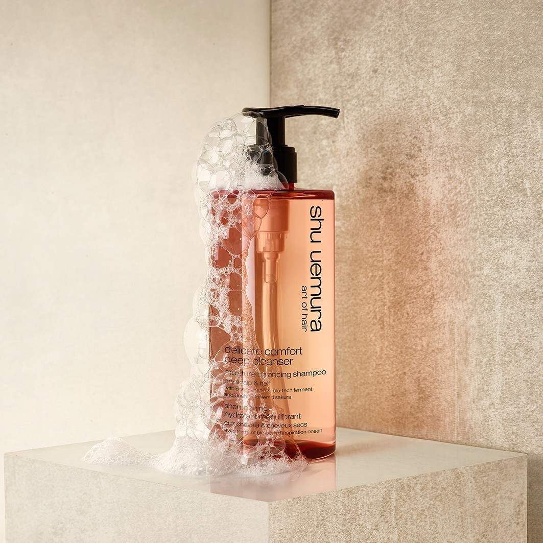 Shu Uemura matu šampūns ar attīrošām eļļām, dziļi attīrošs, maigs komforts – 400 ml