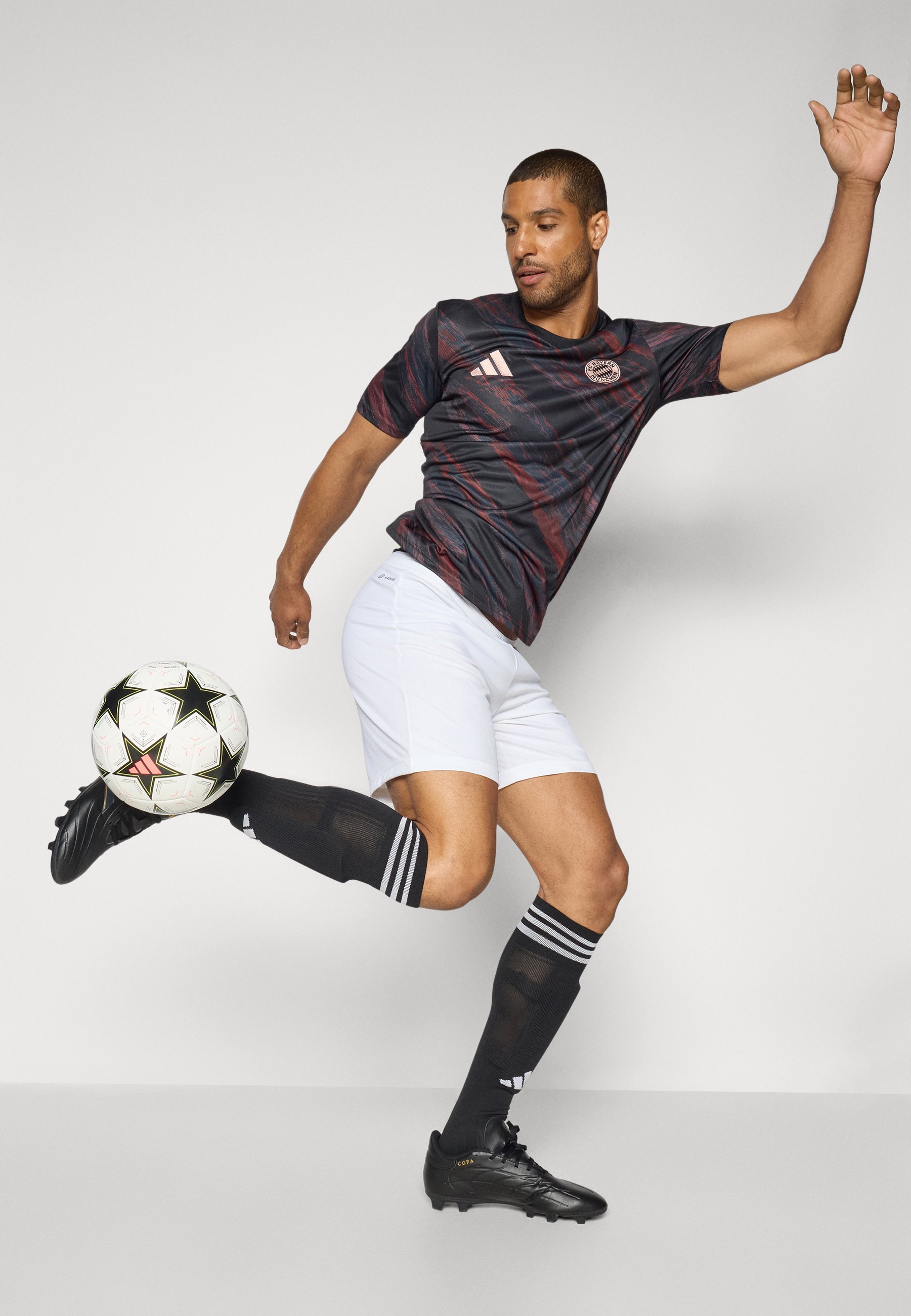 adidas Performance FC BAYERN 2025/2026 PRE-MATCH JERSEY - Sport T-shirt - zwart
