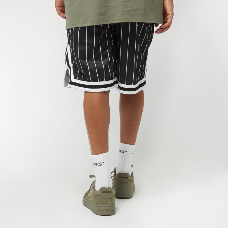 Pantalones cortos de malla con raya diplomática de la marca.