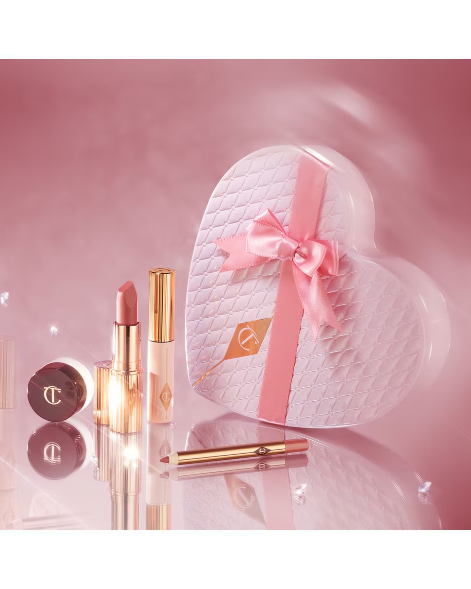 CHARLOTTE TILBURY Matte Revolution spilvenu sarunu ikonas ceļā