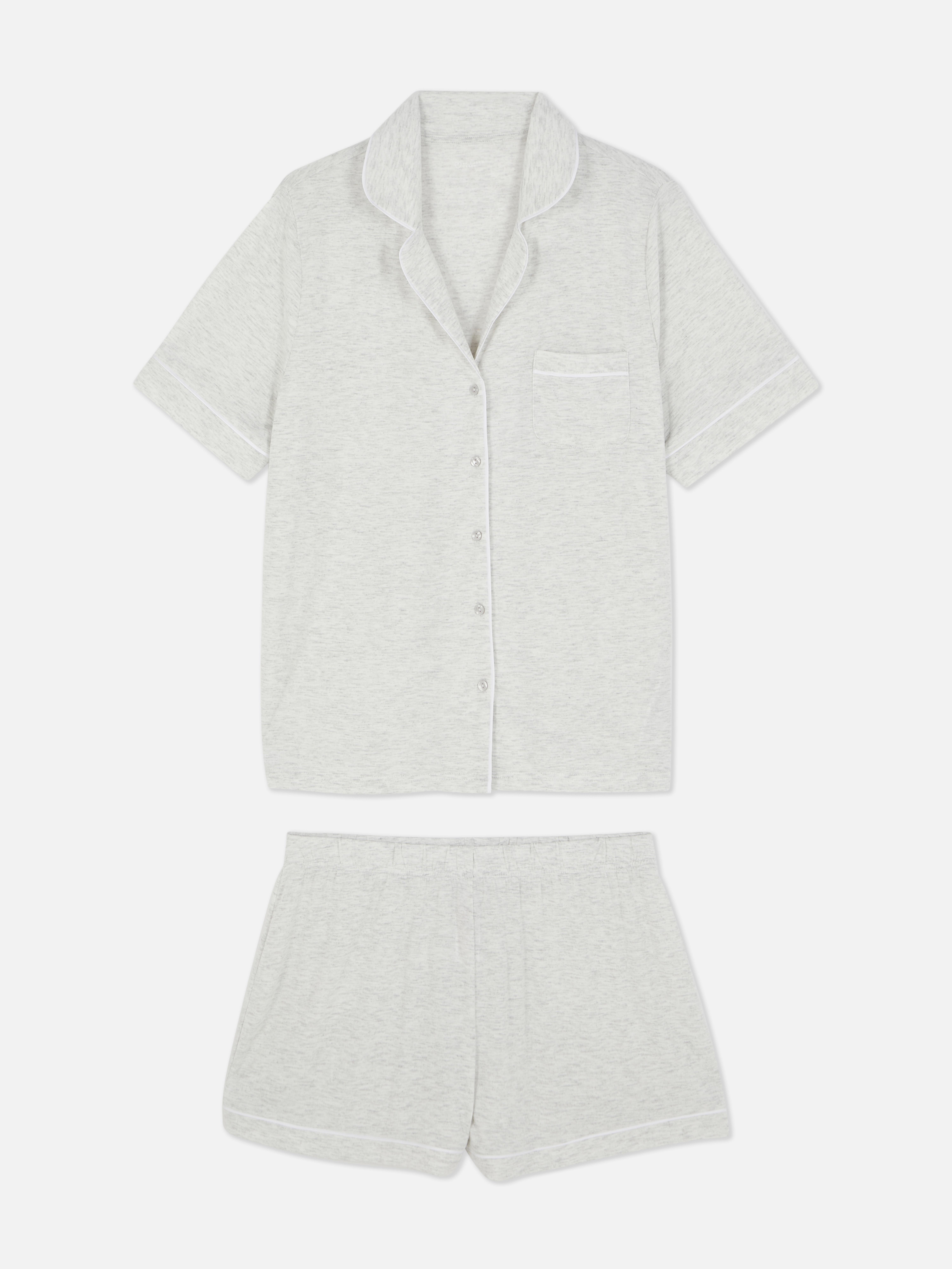 Pijama scurtă din jerseu O pijama cu un tricou cu mânecă scurtă și pantaloni scurți asortați