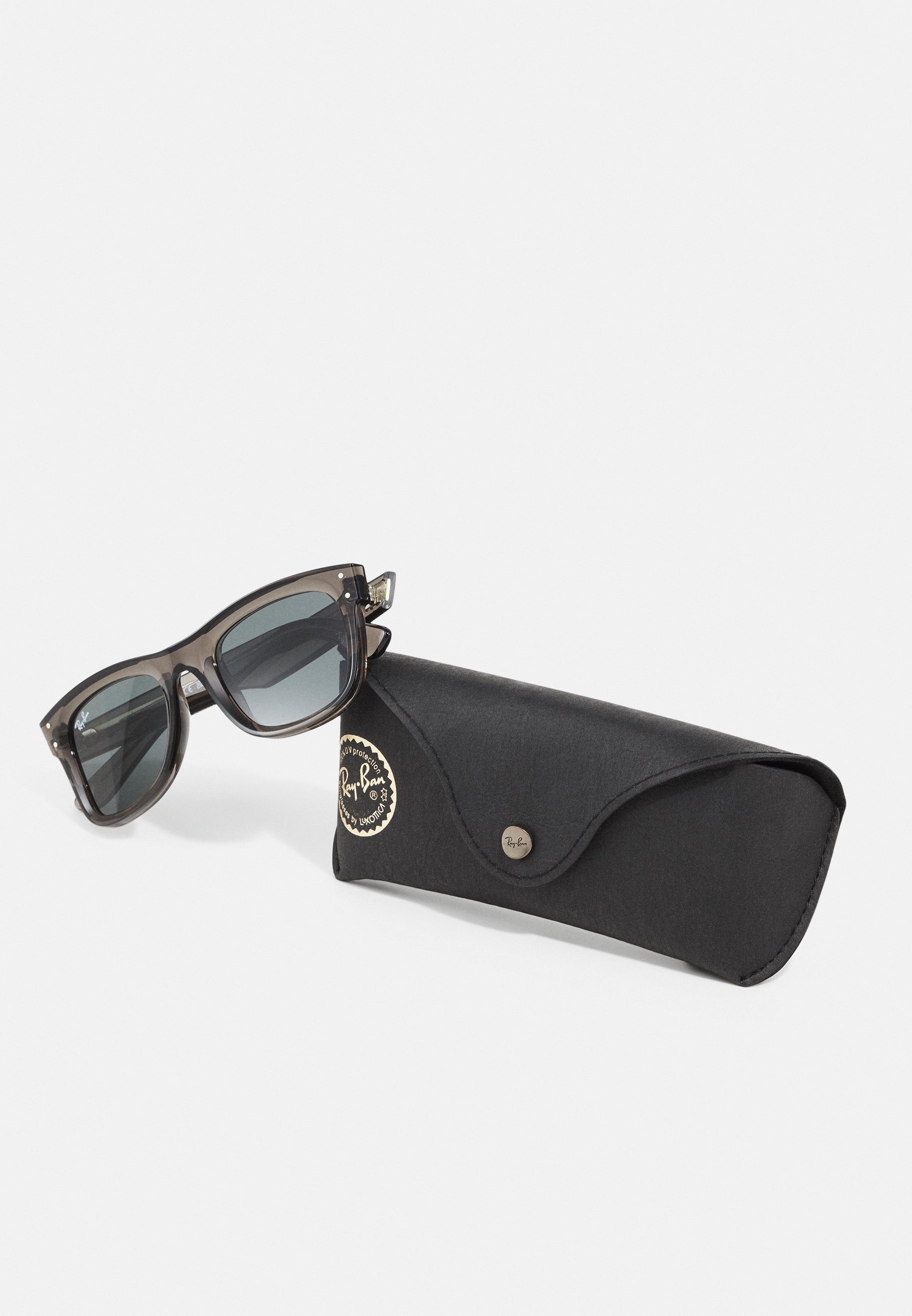 Óculos de sol Ray-Ban Wayfarer Reverse Unissex - Cinza escuro transparente