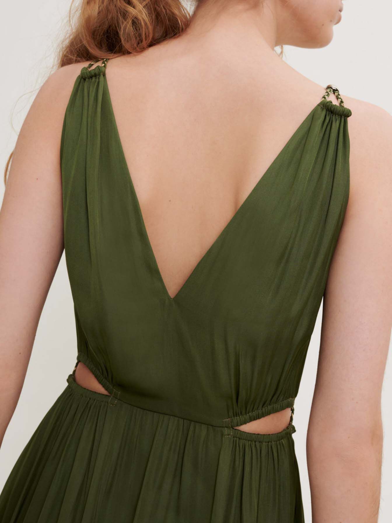 Rochie din satin deschisă în talie - Kaki