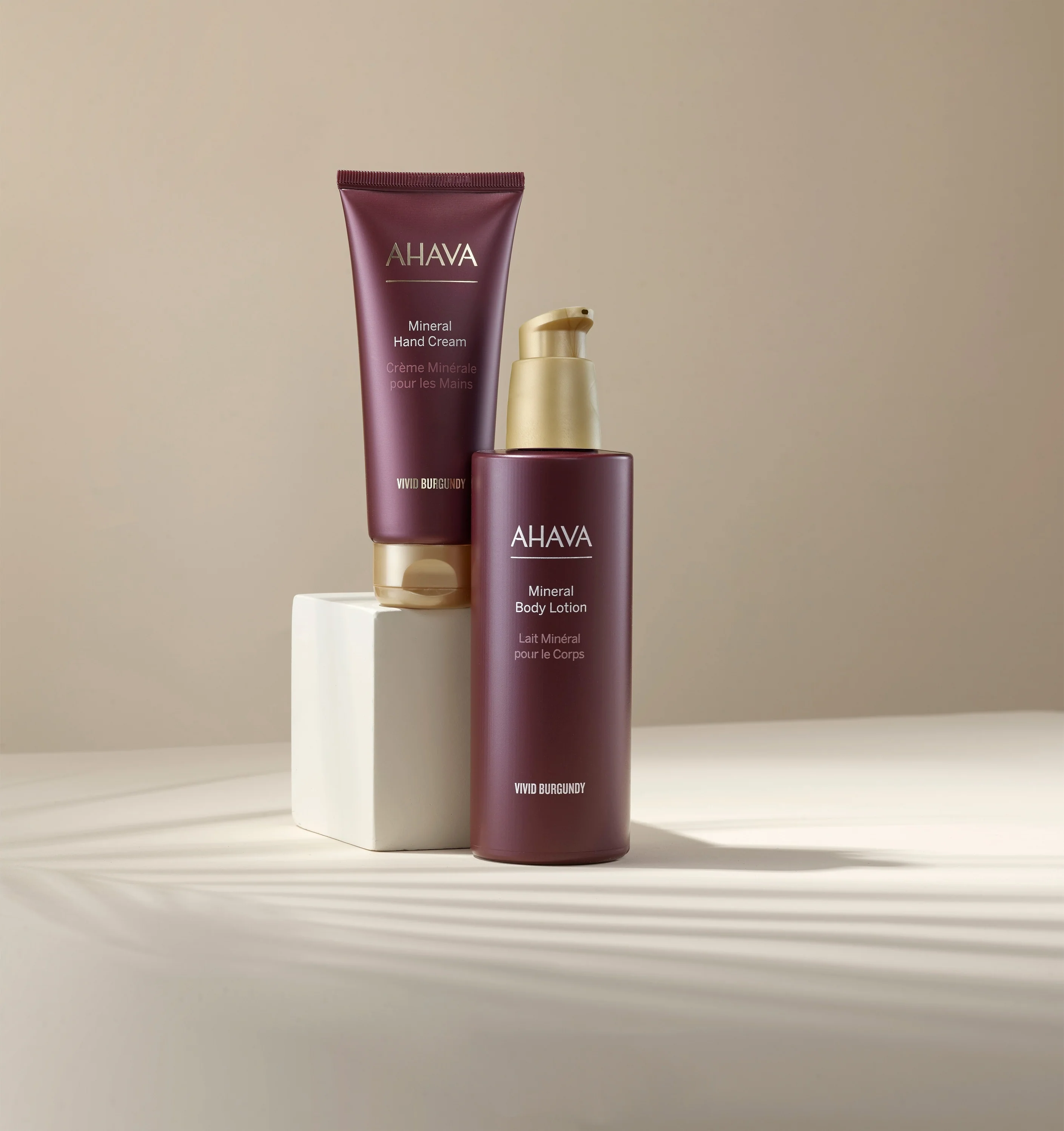 Deadsea Water Vivid Burgundy Hand Cream - Trattamento Mani