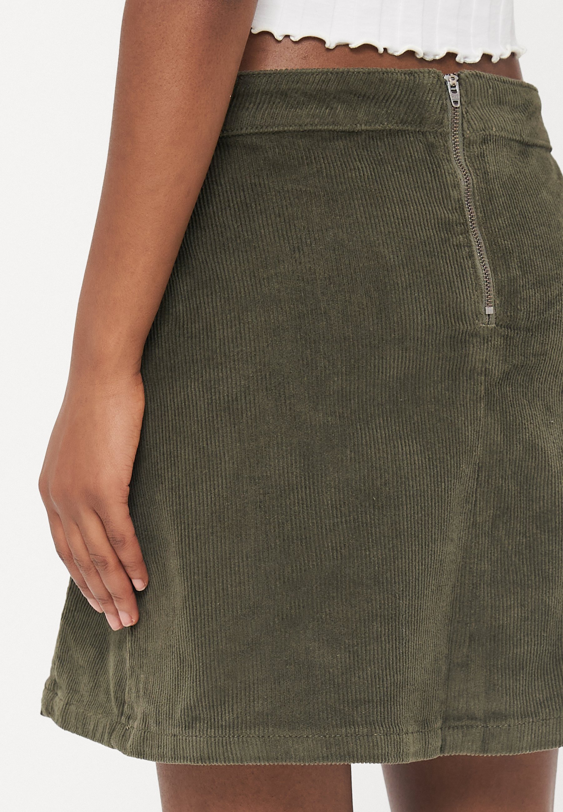 Jupe courte Vero Moda Petite VMKATA - Jupe trapèze - Motif feuille de vigne