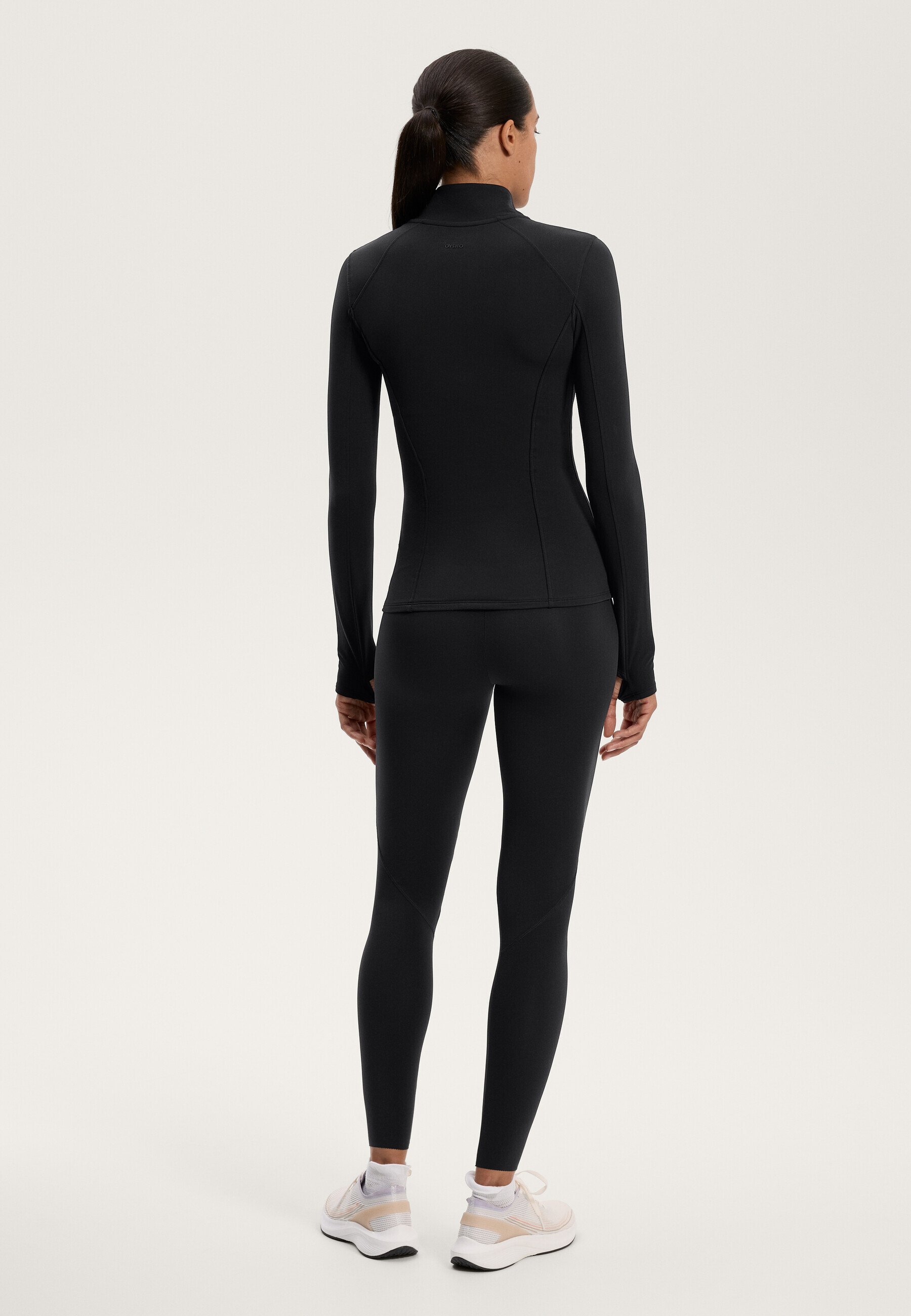 Veste d'entraînement technique légère et chaude OYSHO - noire