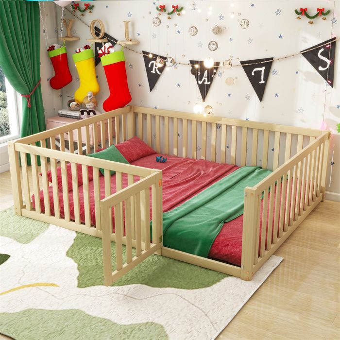 Cama infantil de 140x200cm, cama baja con barandilla y puerta de seguridad, cama Montessori para niñas y niños, madera natural, para decoración navideña.