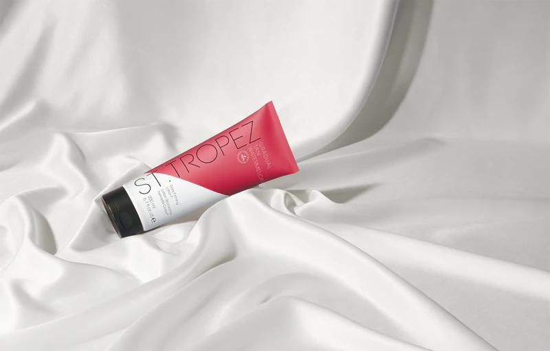 Loção autobronzeadora diária St. Tropez Gradual Tan Firming, cor Melancia