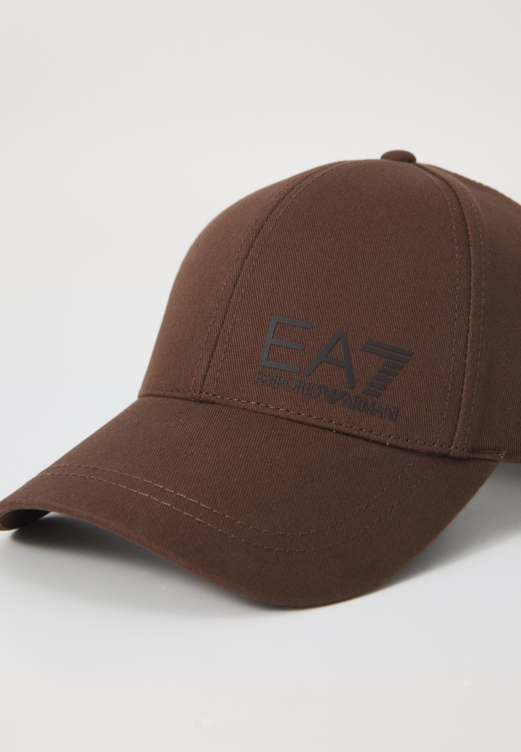 EA7 Emporio Armani TRAIN CORE ID LOGO UNISEX - Pet - chocoladebruin/zwart