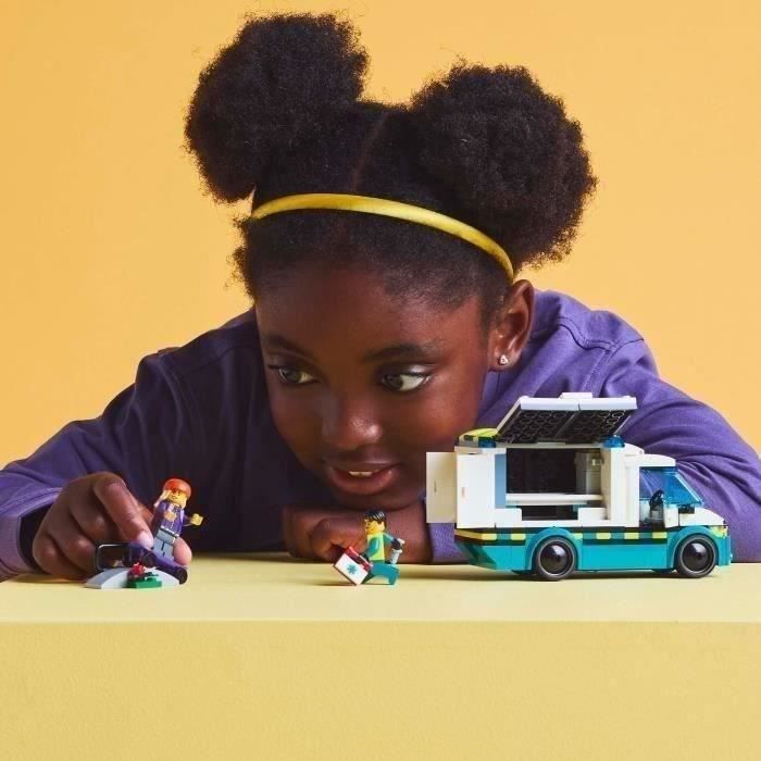 LEGO City 60451 Emergency Ambulance - Building toy for boys aged 5 and up