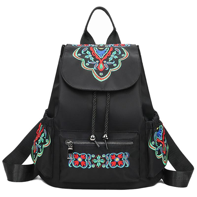 Sac à dos ethnique brodé pour femme, motif papillon, en nylon rétro, idéal pour les étudiantes.