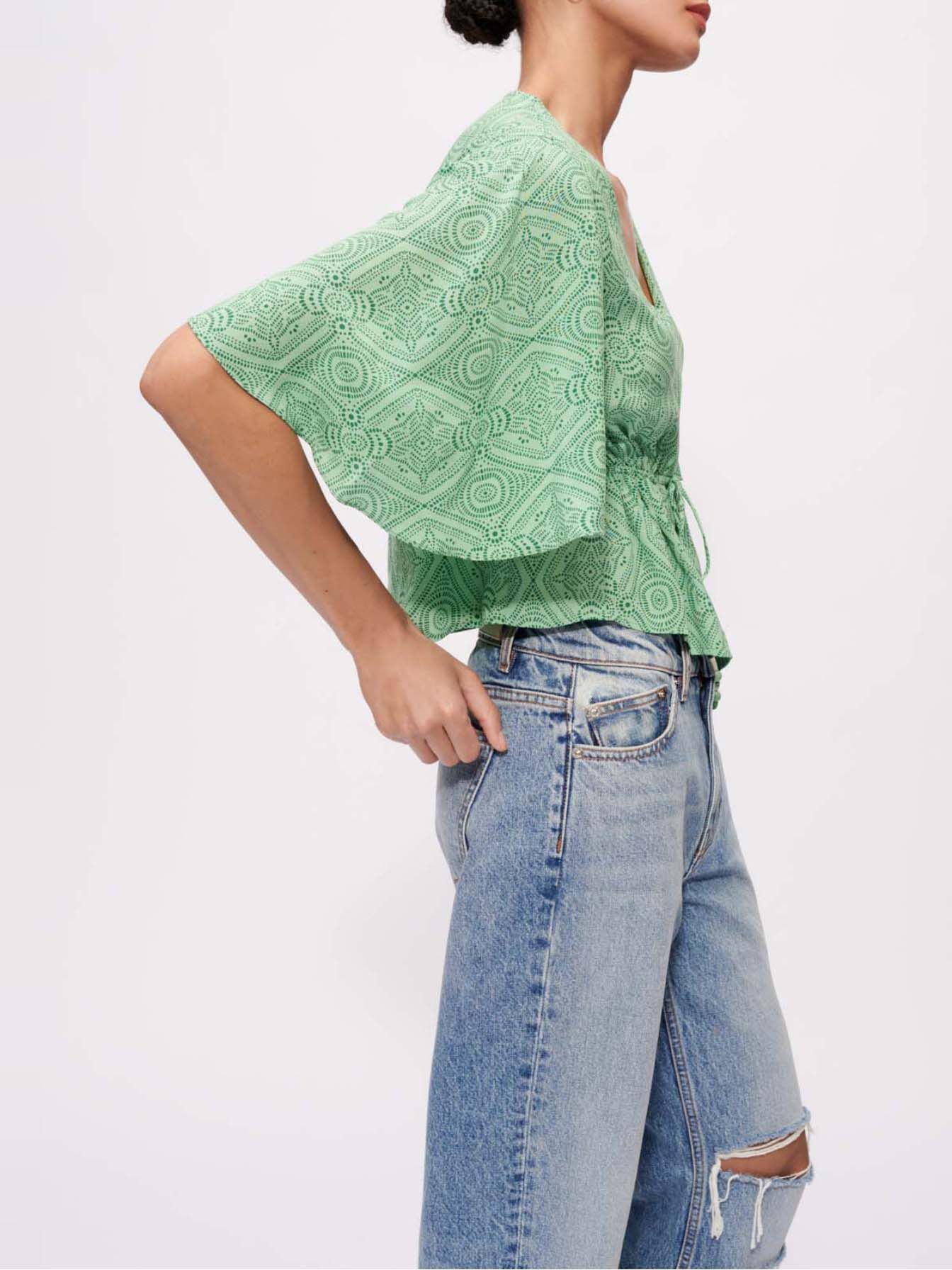 Soepelvallende blouse met print-Vert ethnique