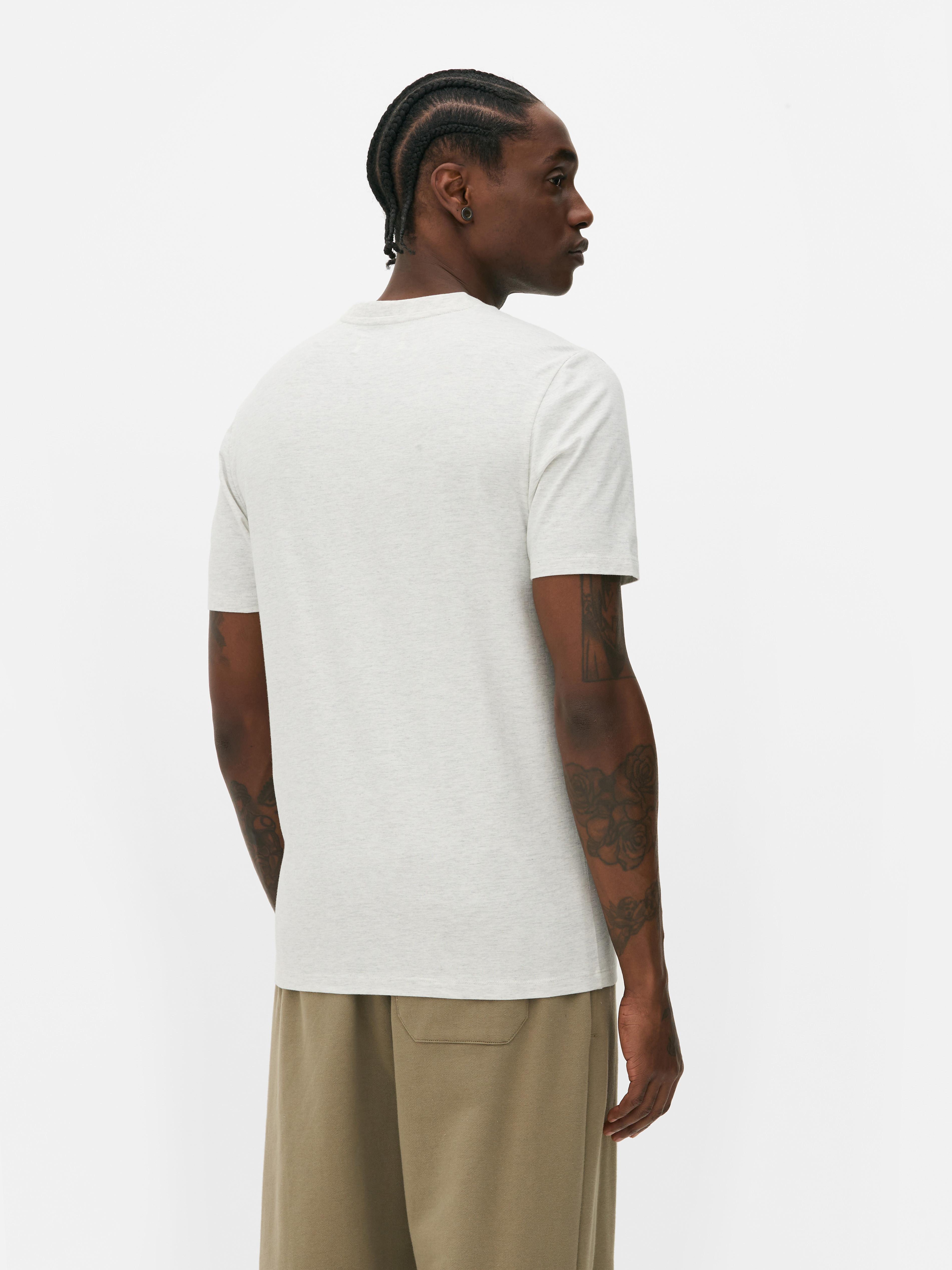 Meliertes Slim-Fit-T-Shirt Ein schmal geschnittenes T-Shirt mit kurzen Ärmeln und meliertem Design