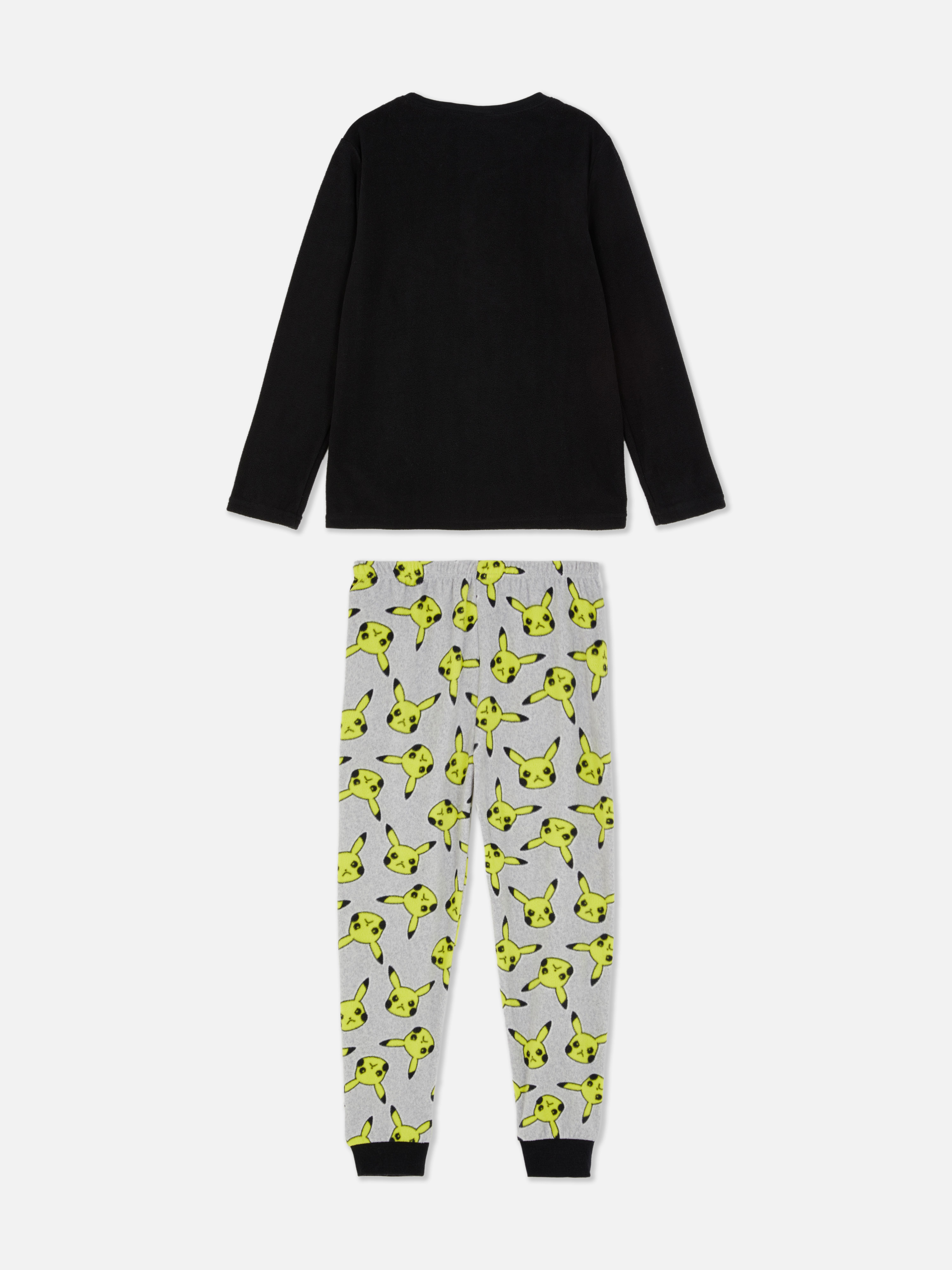 Pijamale Pokémon Pikachu cu tricou și pantaloni. Adaugă un plus de savoare pijamalelor lor de noapte cu aceste pijamale Pokémon cu Pikachu.