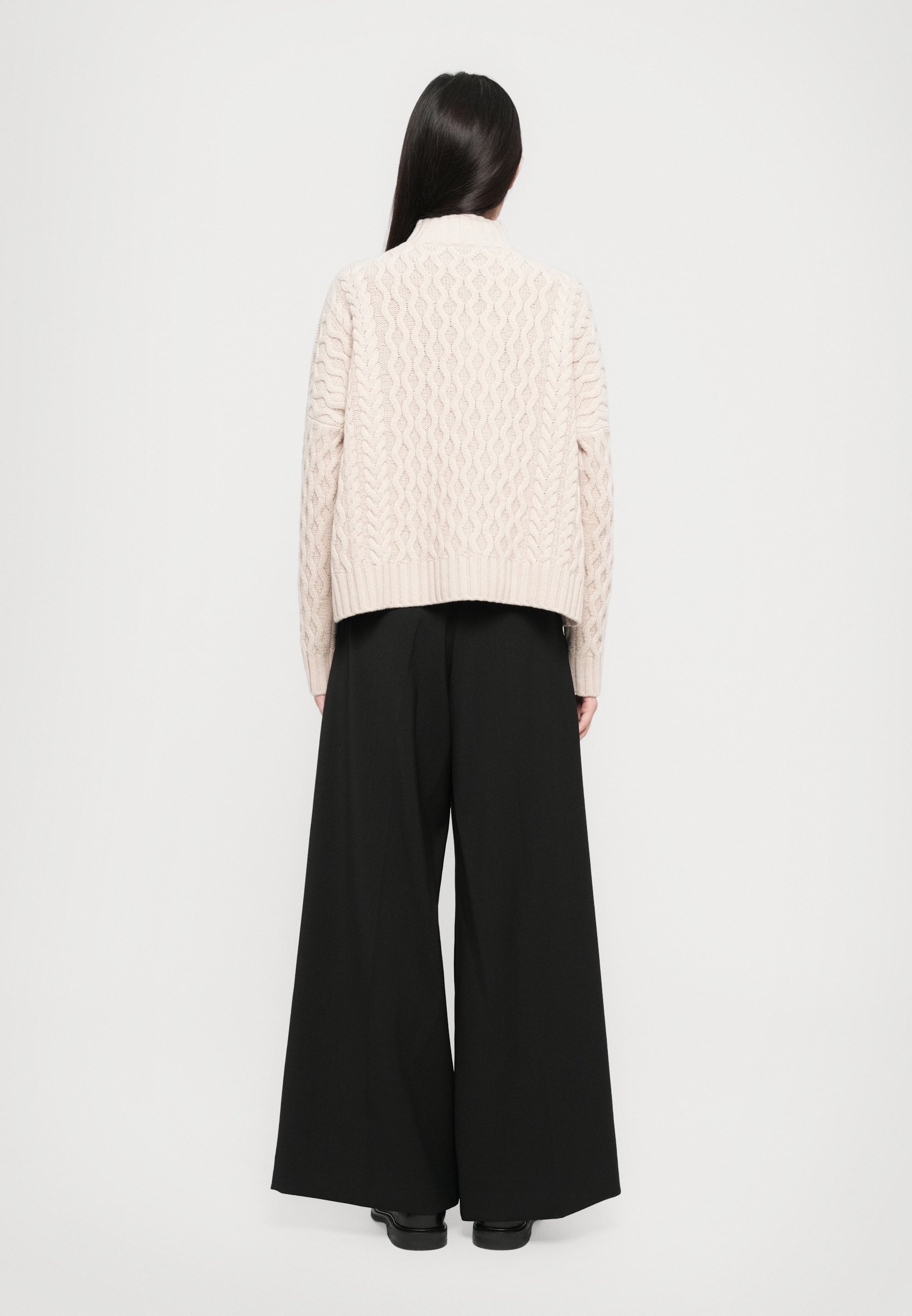 WEEKEND MaxMara YARD - Pull - beige