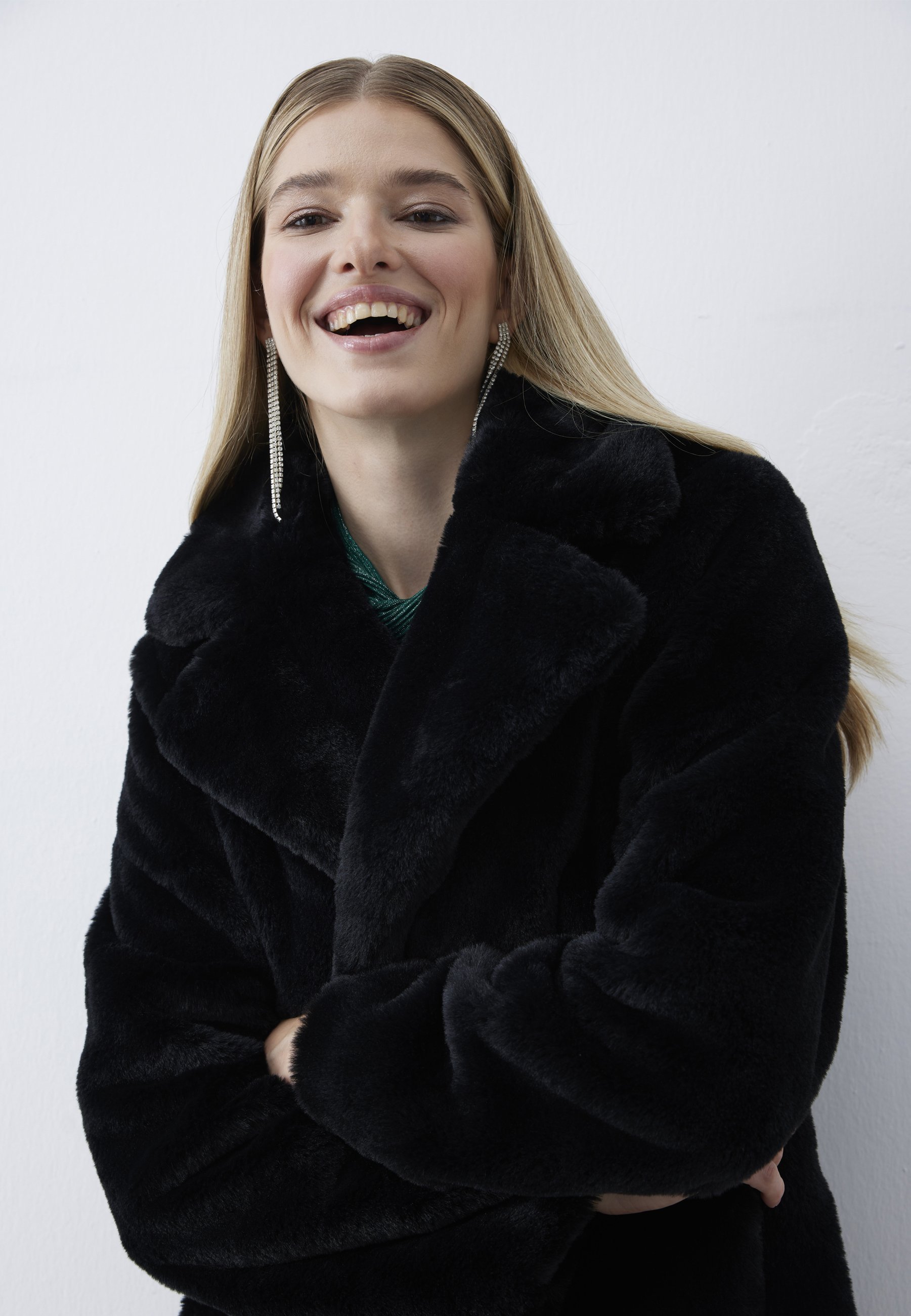 Zimní kabát Anna Field - černý