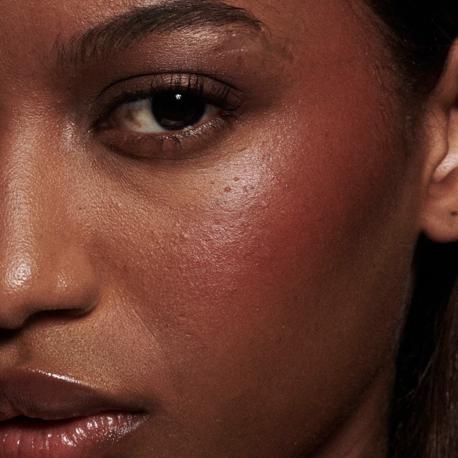 MAC Blush Strobe Strobe Beam tečno rumenilo - 4,3 ml