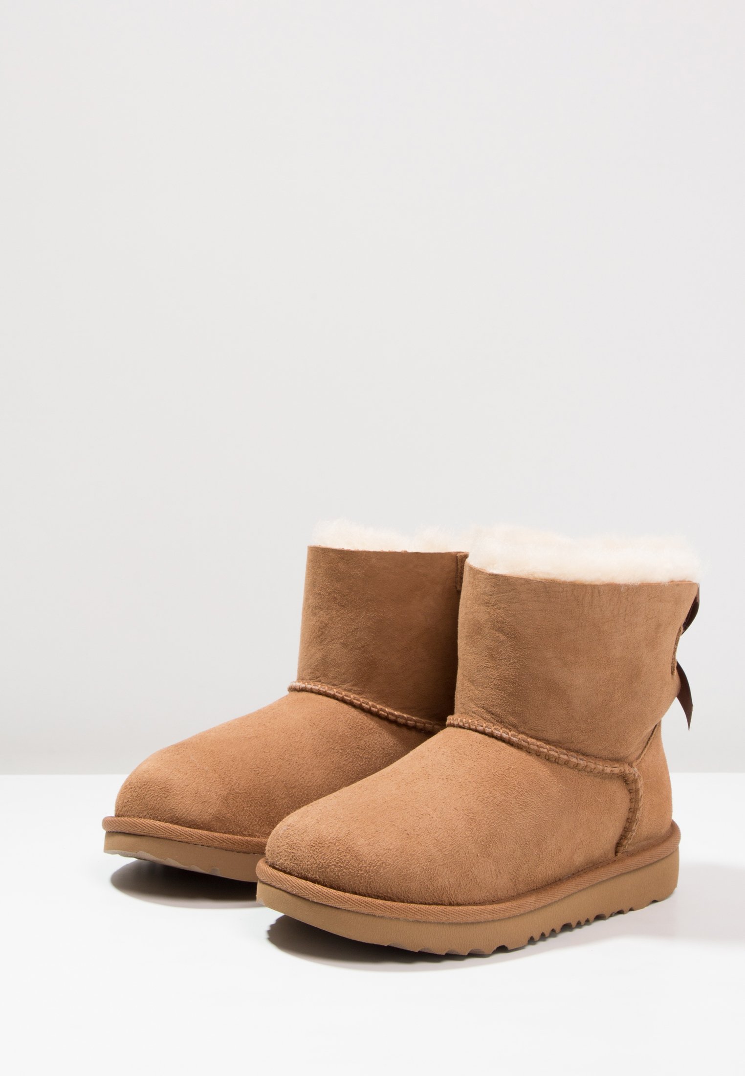 UGG MINI BAILEY BOW II - Klassikalised poolsaapad - kastanpruunid