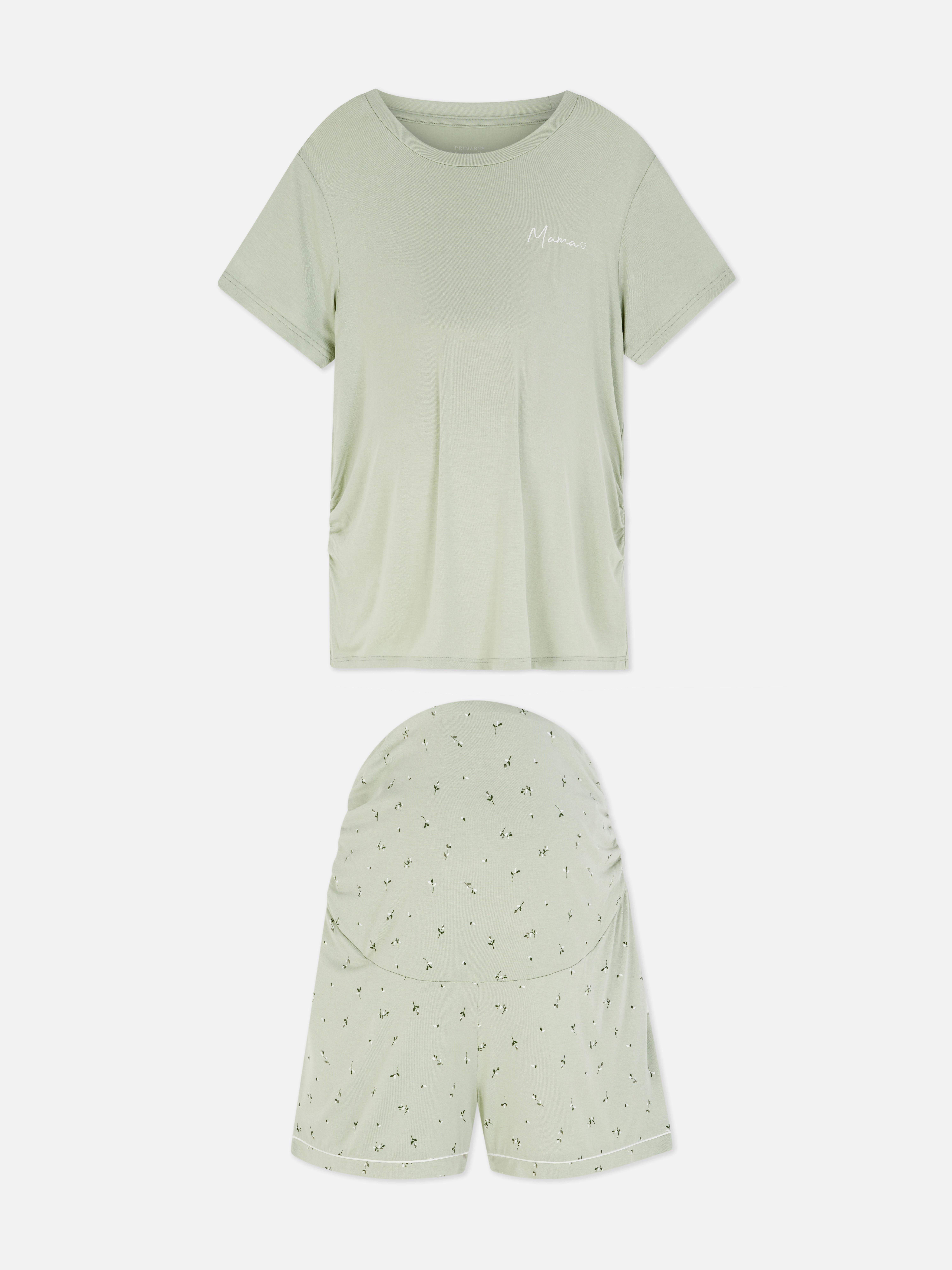 Completo composto da camicia premaman e pantaloncini da pigiama. Una camicia premaman e pantaloni del pigiama con un'incantevole fantasia floreale.