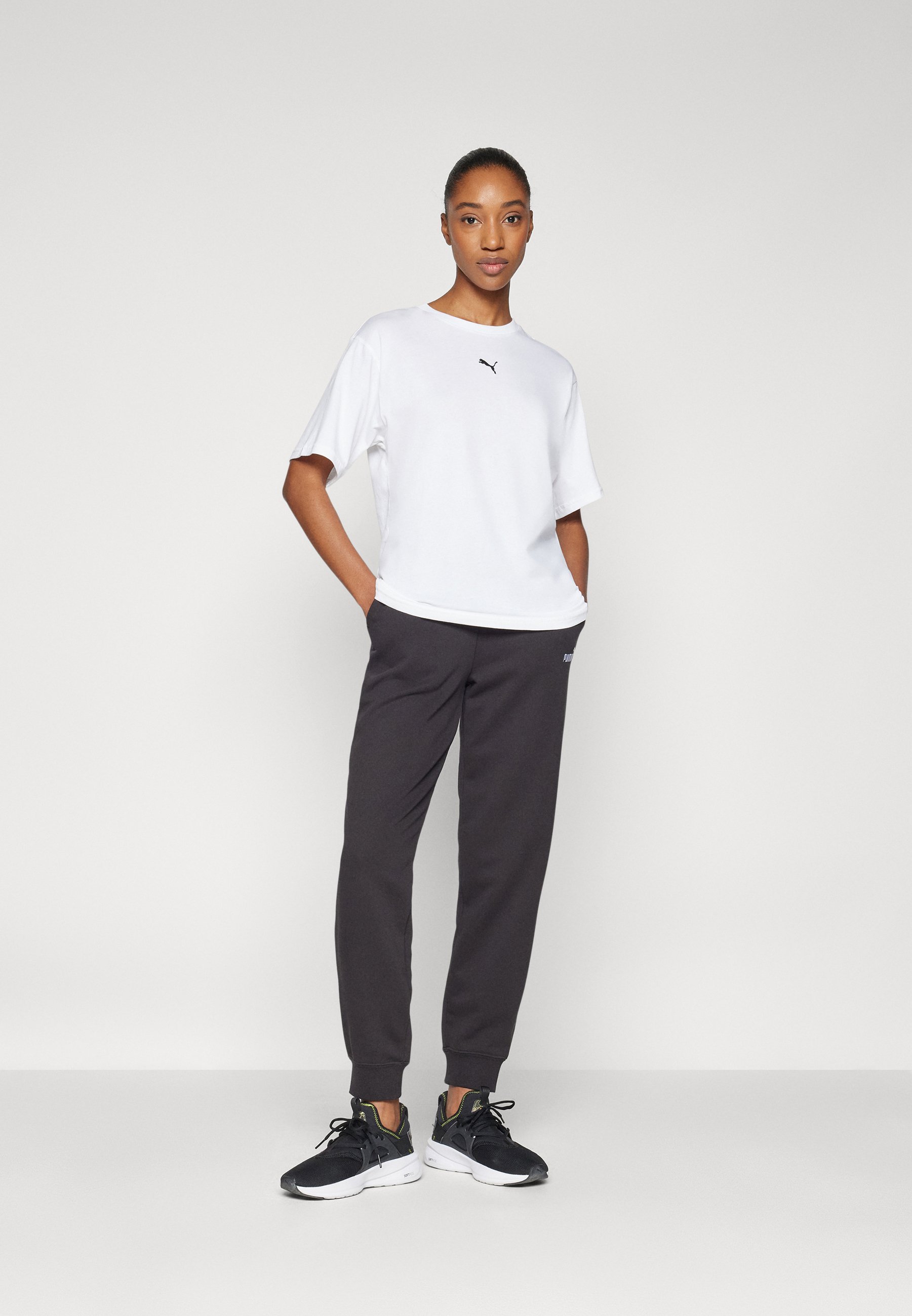 Puma ESS RELAXED - Basic T-shirt - wit