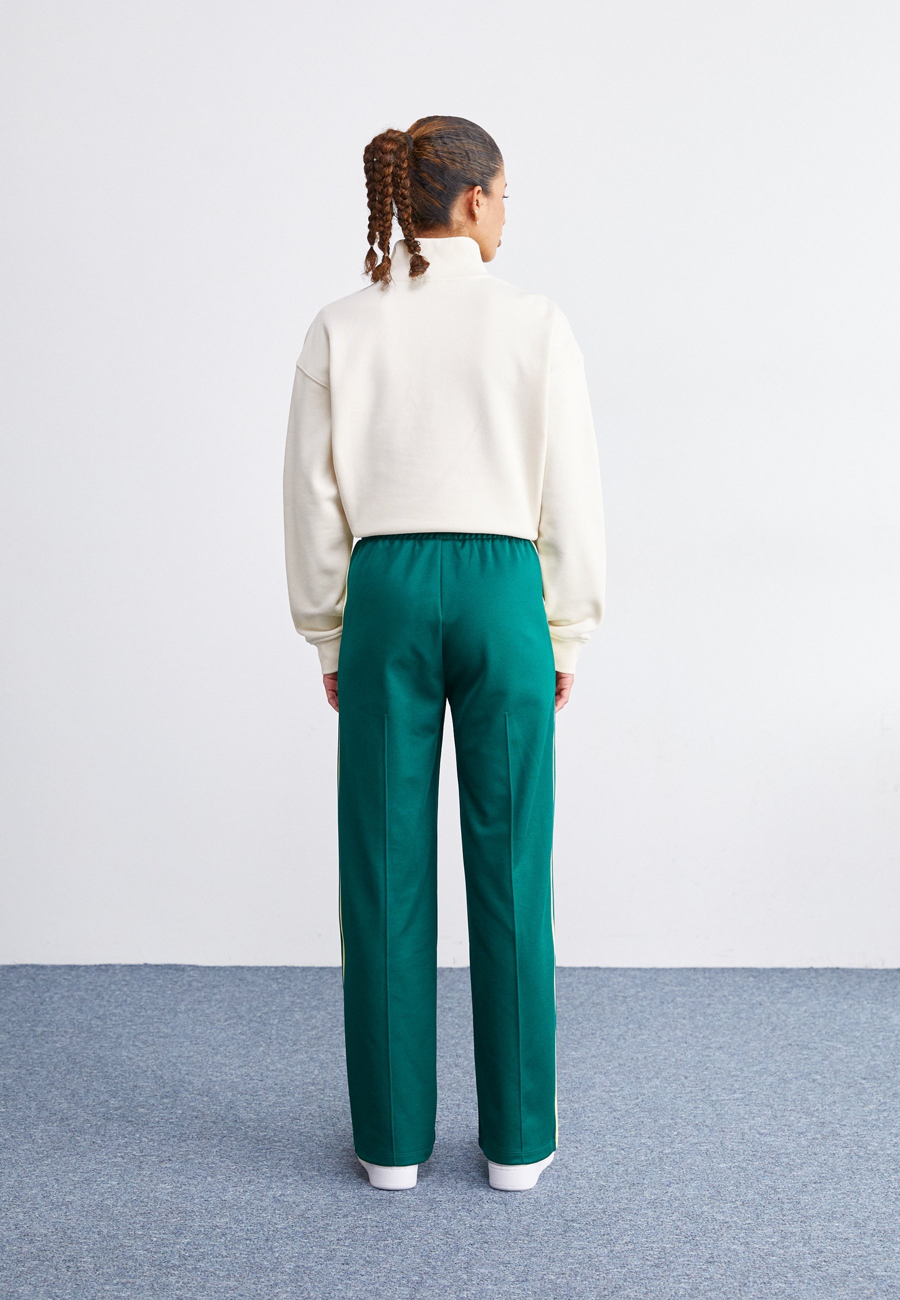 adidas Originals CLASSIC - Teplákové kalhoty - collegiate green