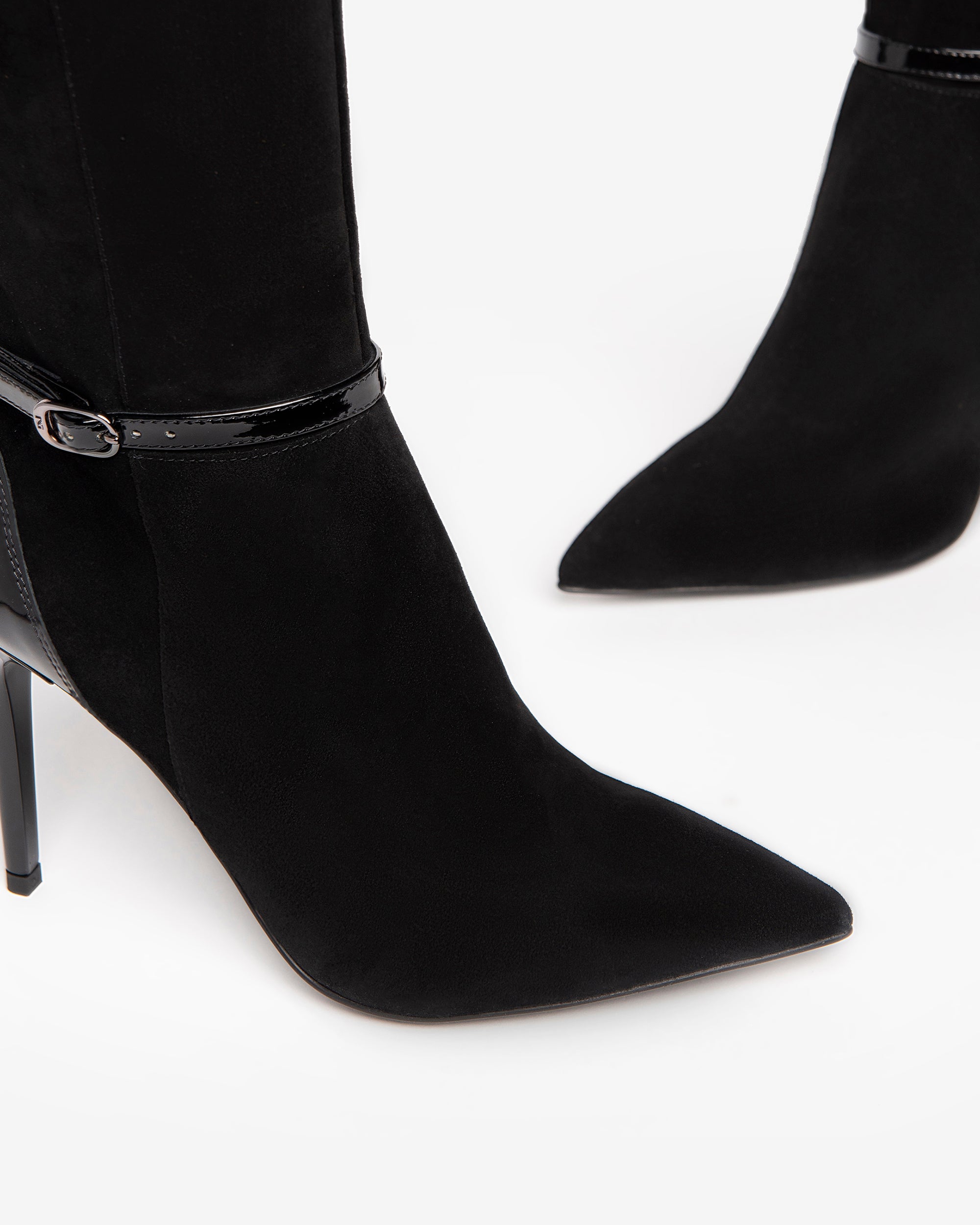  Damenstiefel aus Wildleder und Lackleder