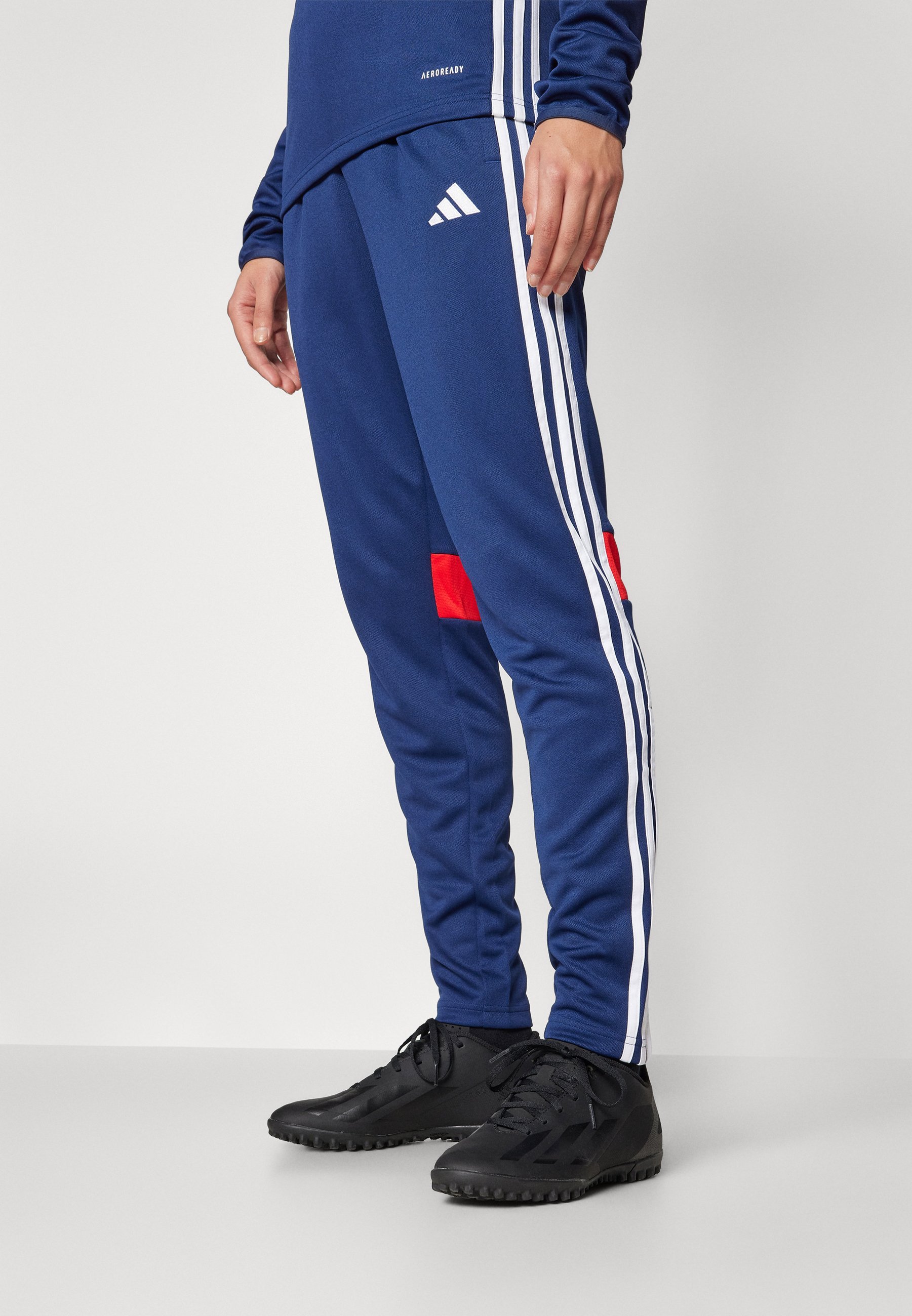 adidas Performance TIRO 25 ESSENTIALS – Trainingshose – Team Marineblau/Rot