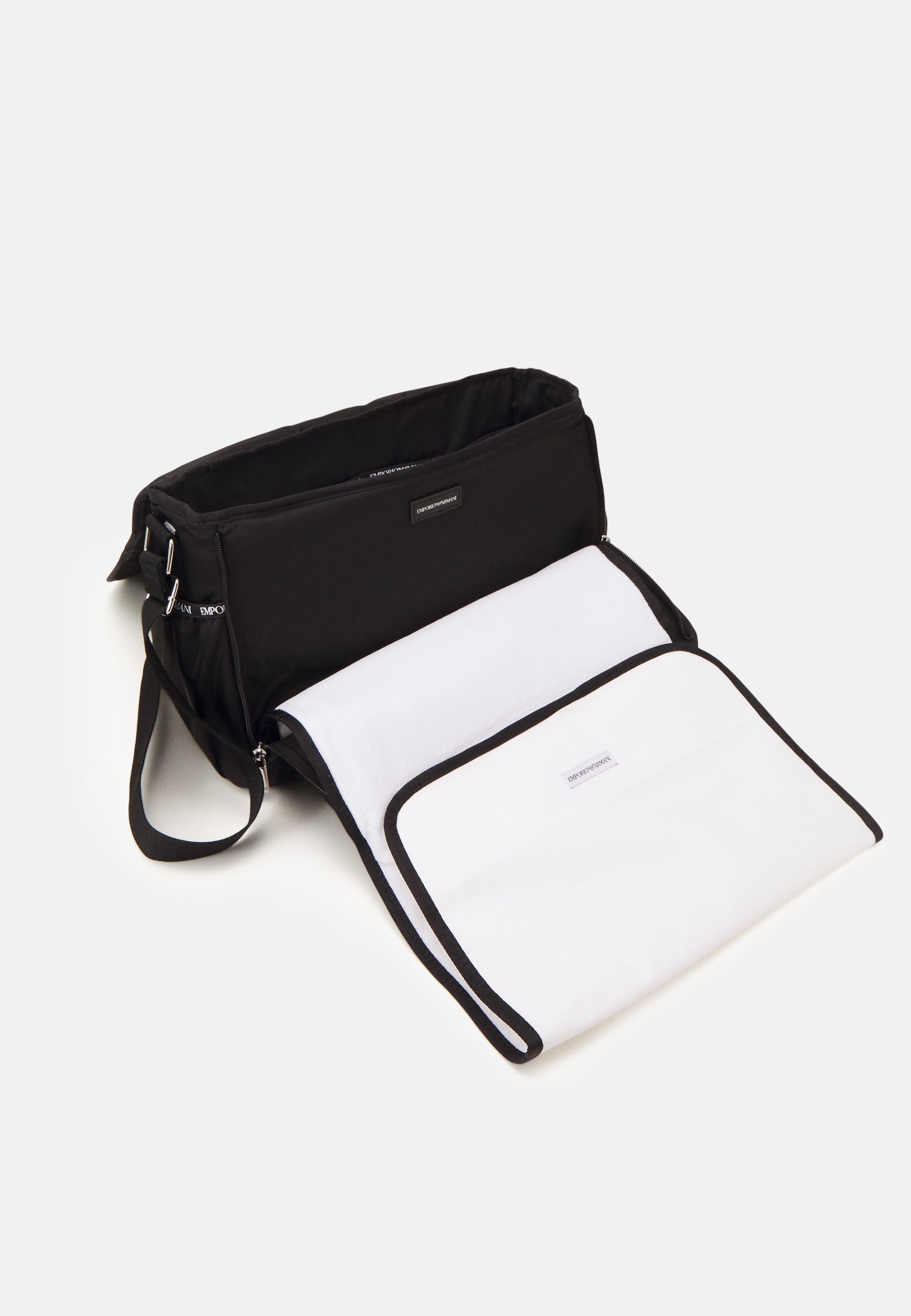 Přebalovací taška Emporio Armani - černá