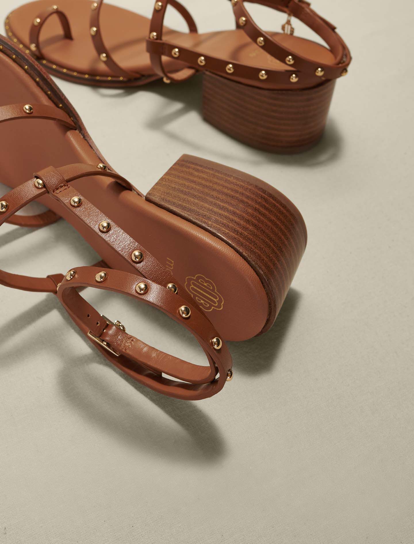 Leren sandalen met bandjes en studs - Camel