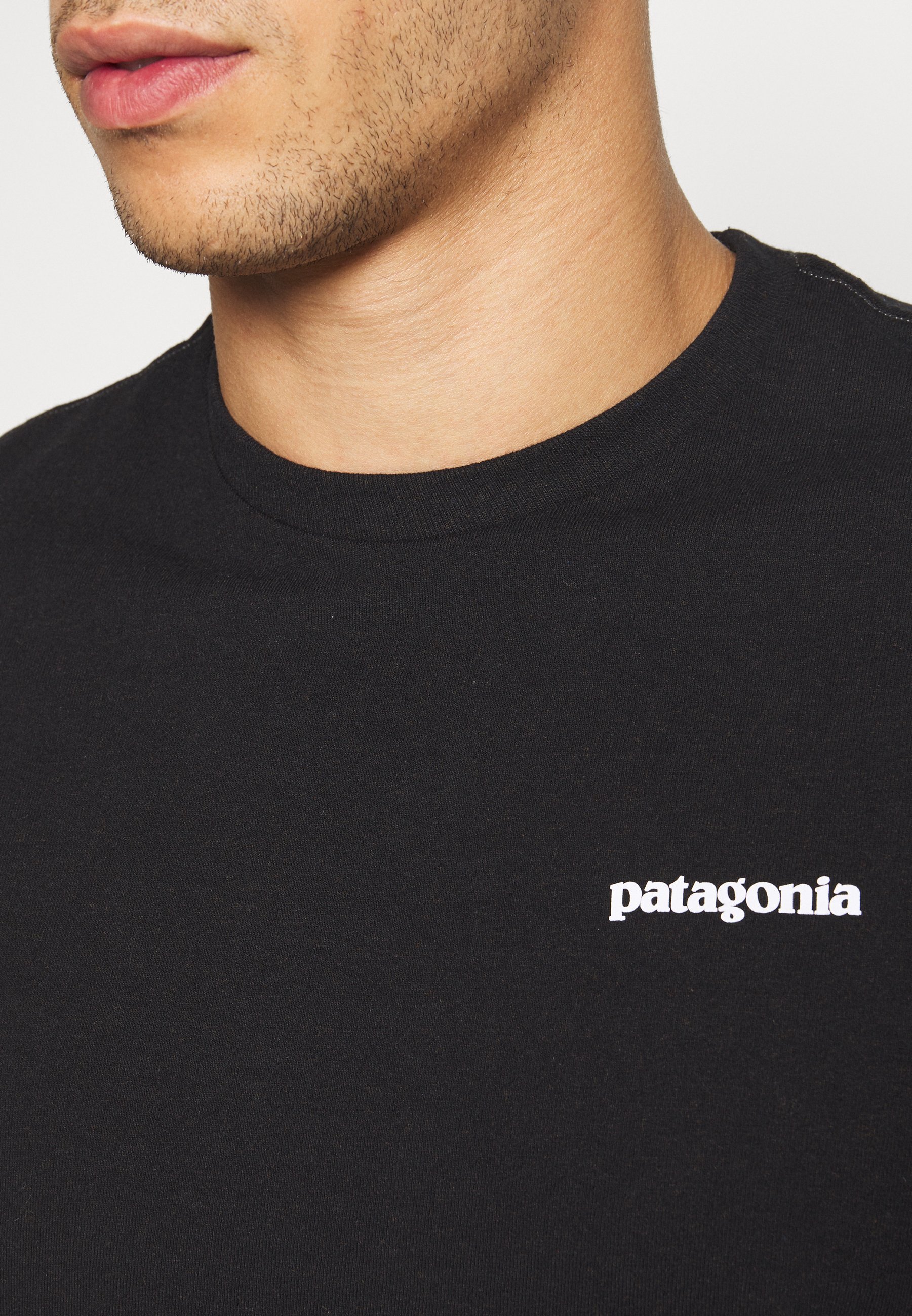 Patagonia LOGO - T-shirt met print - zwart