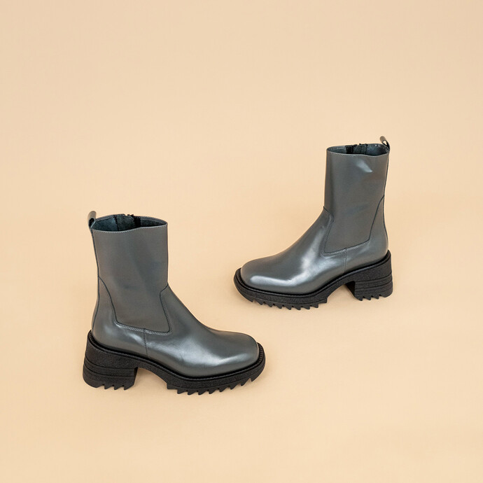 Boots à talons et semelles crantées  en cuir glacé anthracite