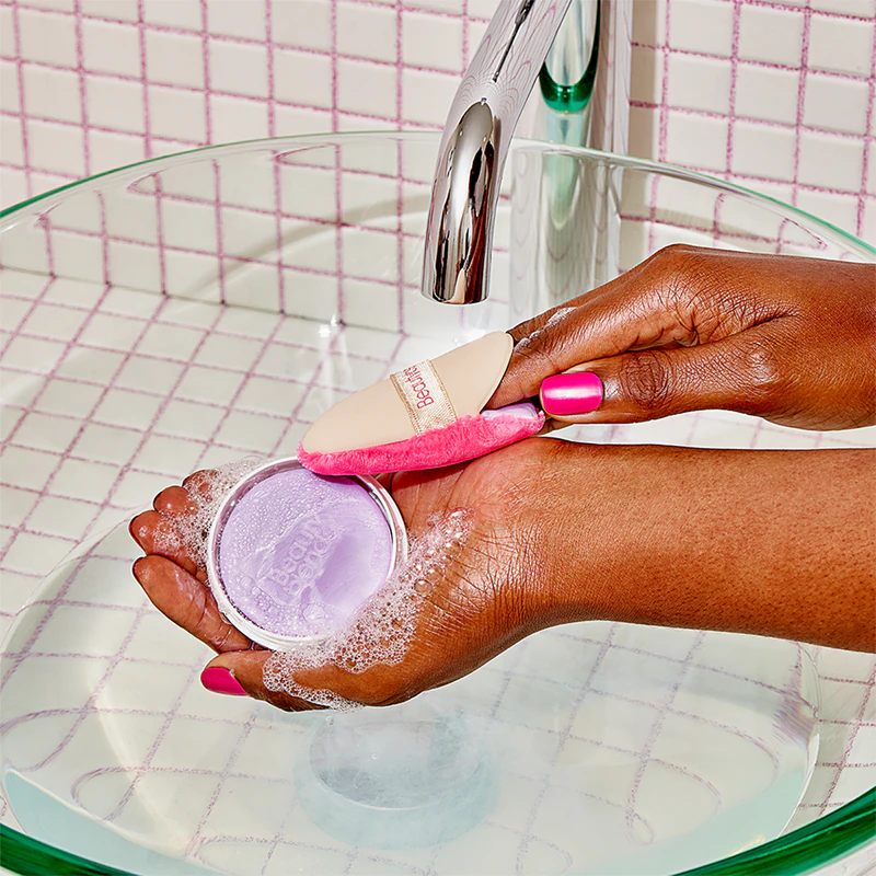 beautyblender® Tool Scrub Lavendelseife zur Reinigung von Make-up-Pinseln und -Schwämmen