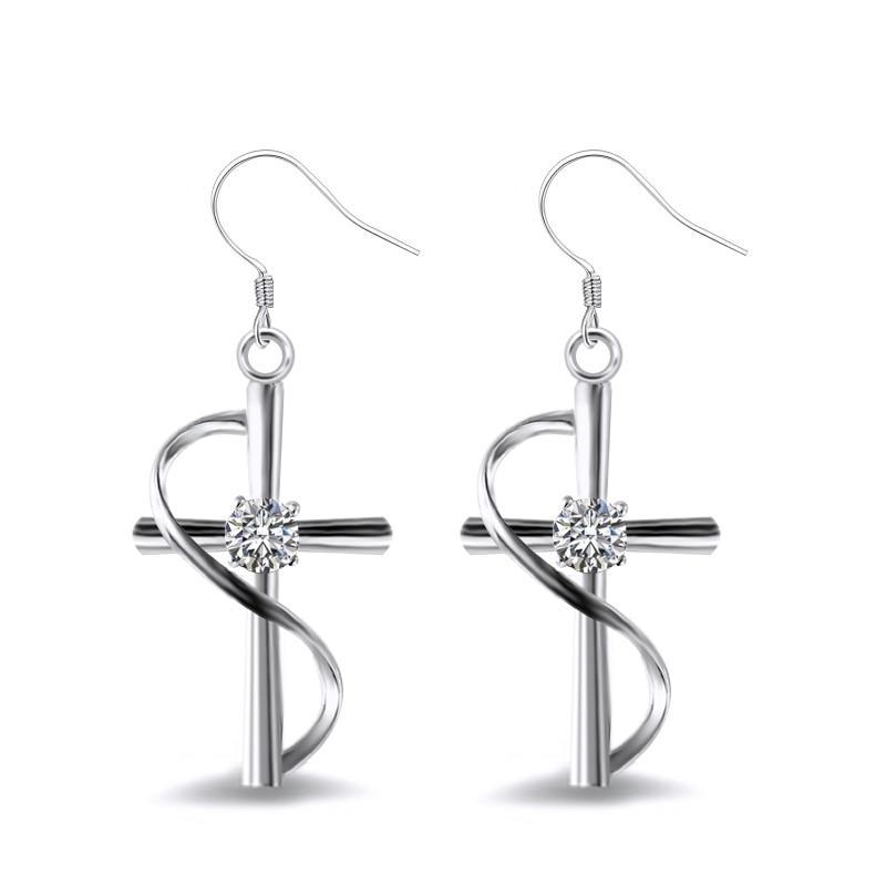 Pendientes clásicos en forma de cruz para mujer con deslumbrante circonita cúbica y diseño moderno con giro. Venta al por mayor de fábrica.