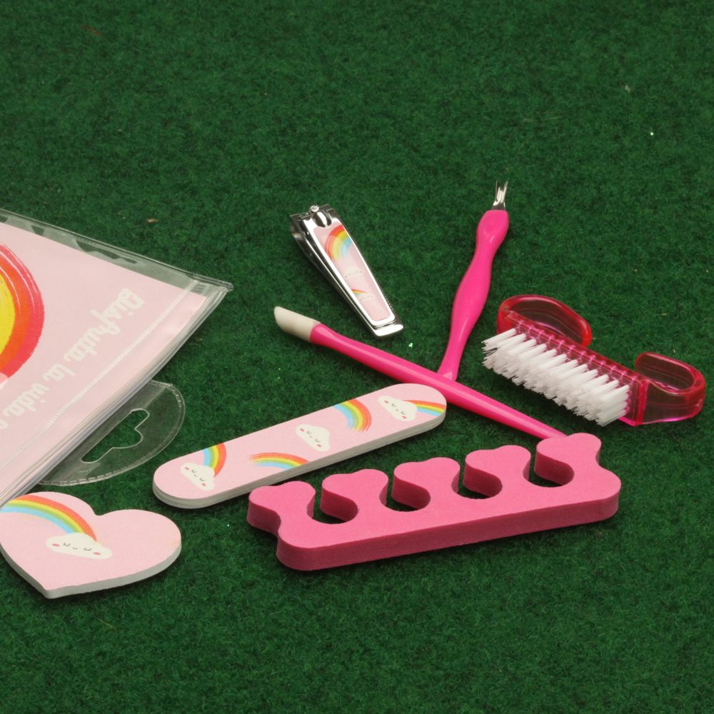 Manikīra un pedikīra komplekts Manikīra un pedikīra instrumenti