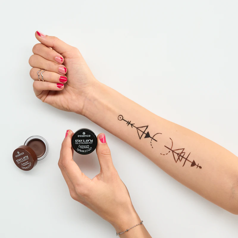 essence STAY & PLAY Eyeliner