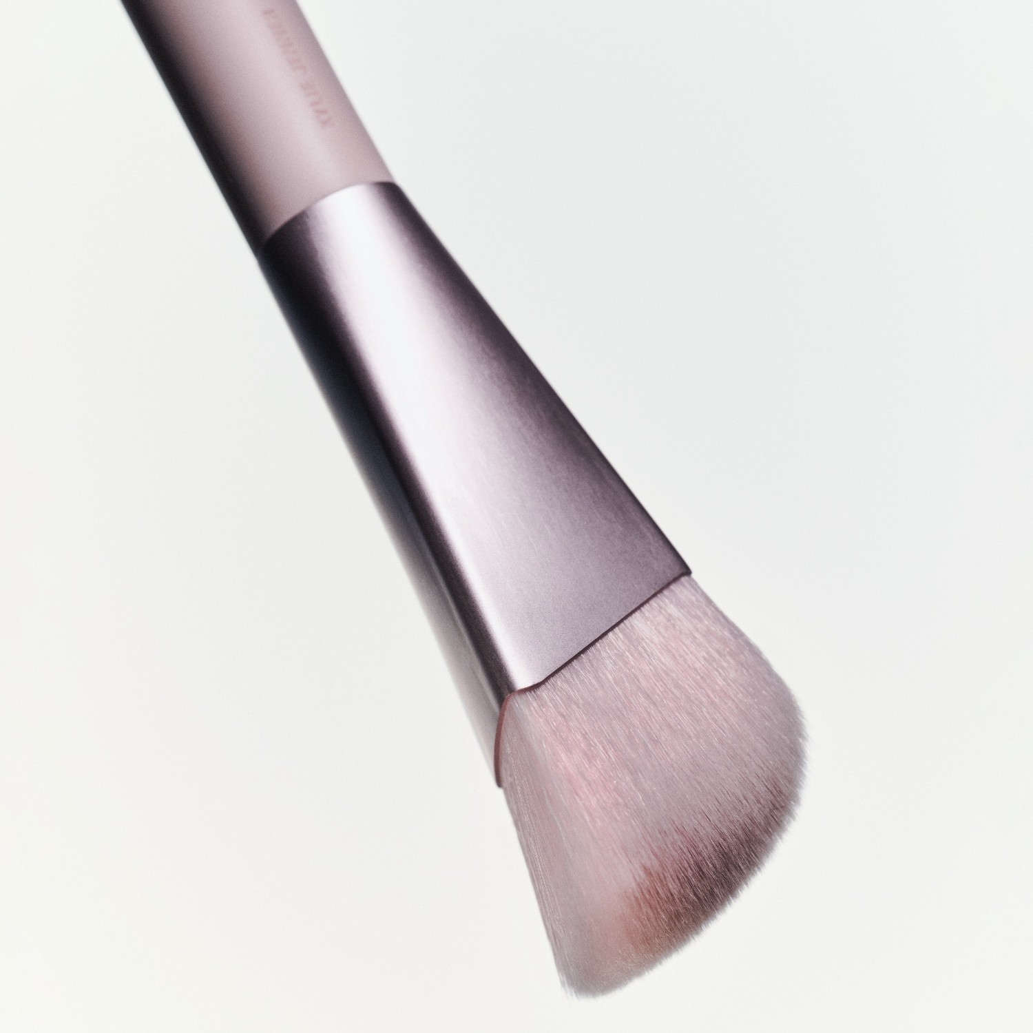 Čopič za podlago KYLIE COSMETICS, čopič za odtenek kože Kylie Cosmetics 03 – 1 kos