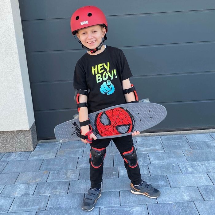 MARVEL Spider-Man YOUNG FISH SKATEBOARD 67cm, non-slip, lightweight, STABLE up to 100 kg