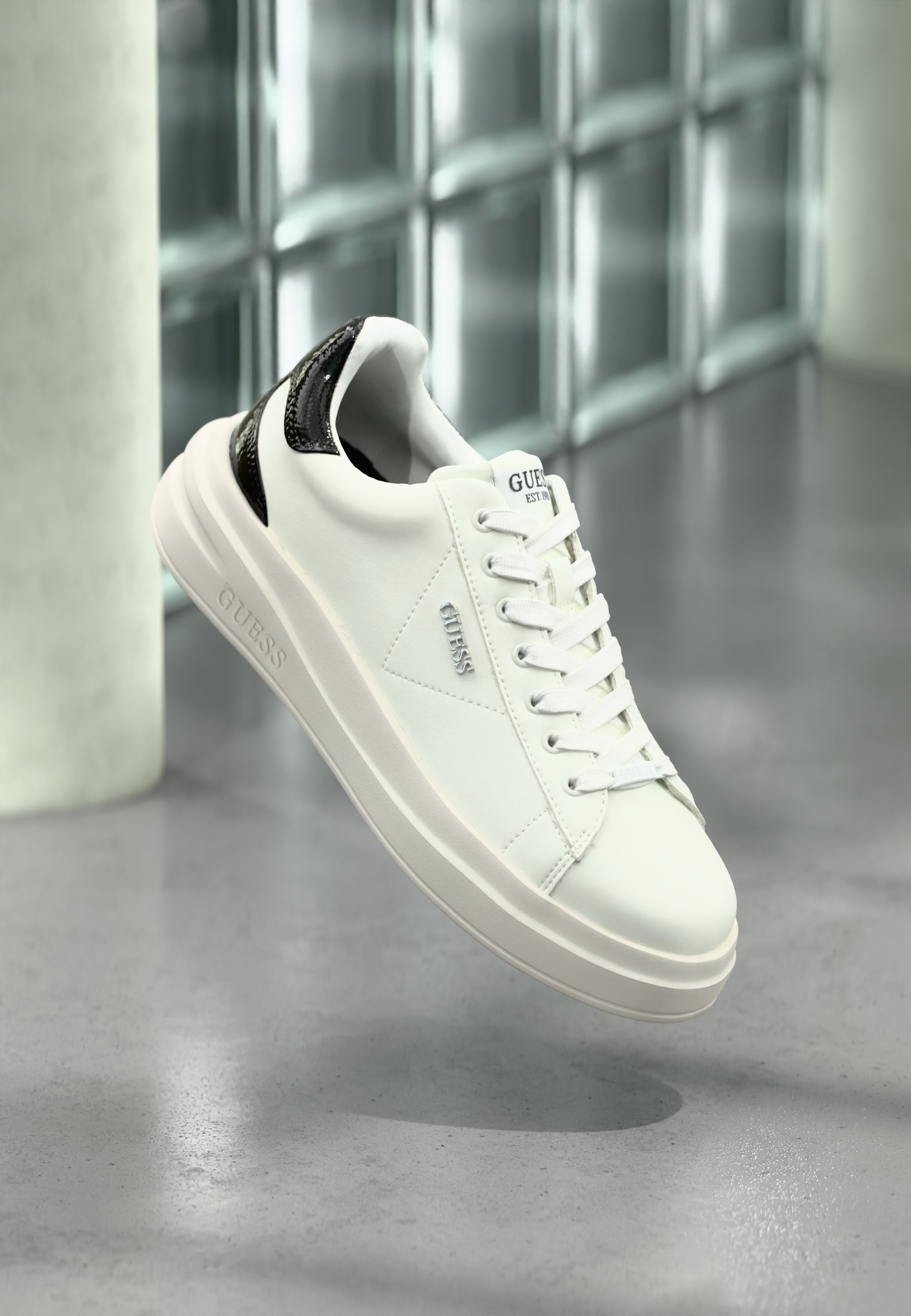 Guess ELBINA - Sneakers - wit/zwart