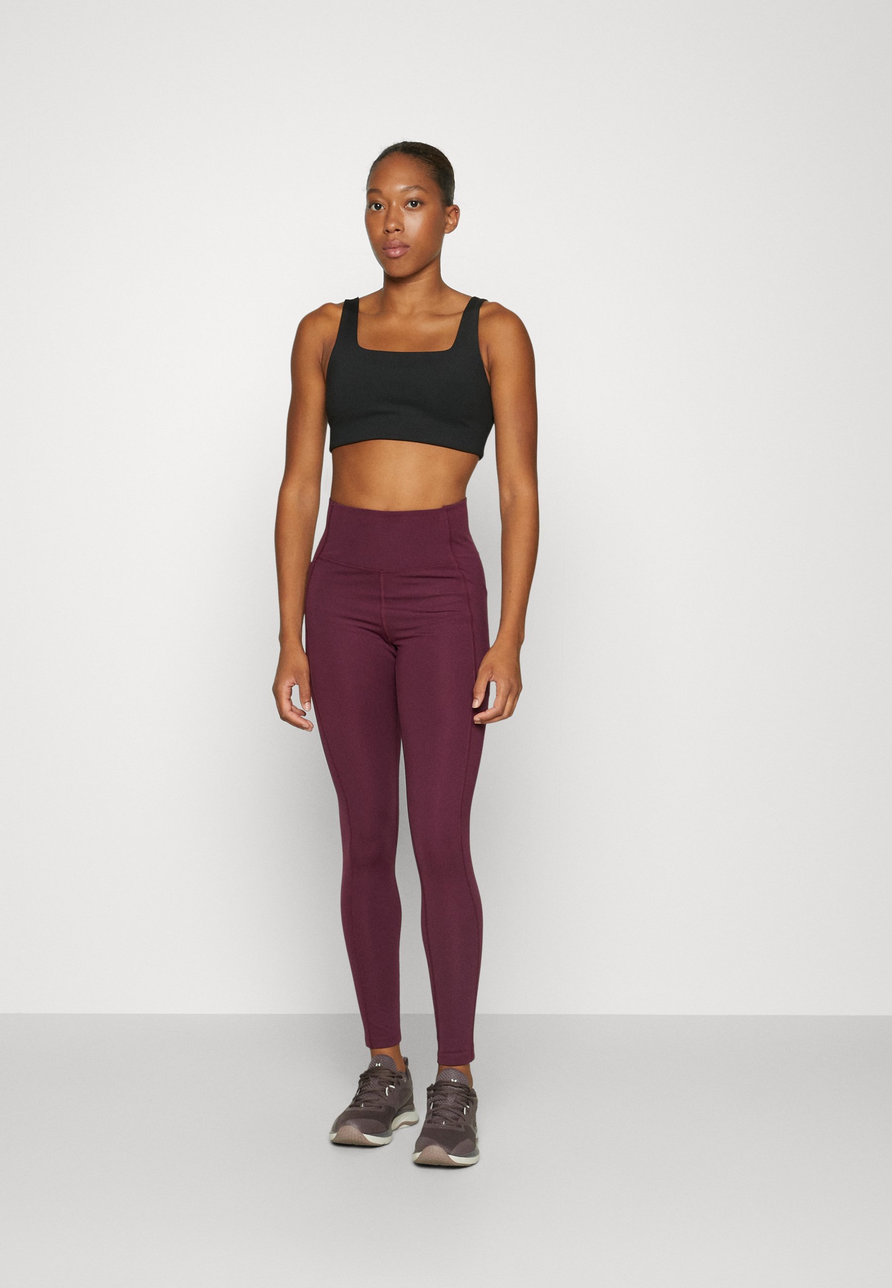 Soutien-gorge de sport Girlfriend Collective TOMMY SQUARE NECK - Maintien moyen - Noir