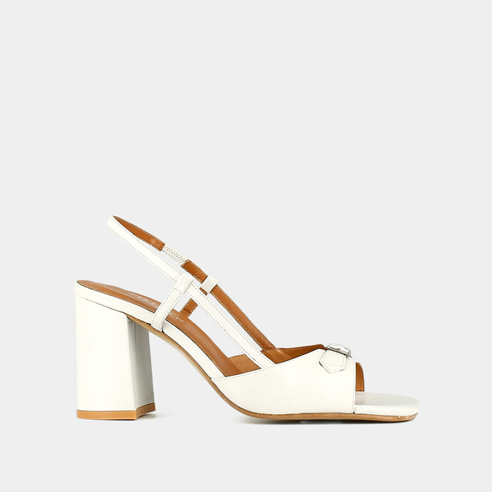 Sandales à talons et bouts carrés  en cuir vieilli ecru