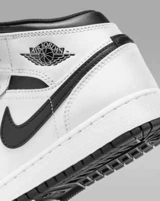 Air Jordan 1 Mid Older Kids' Shoes